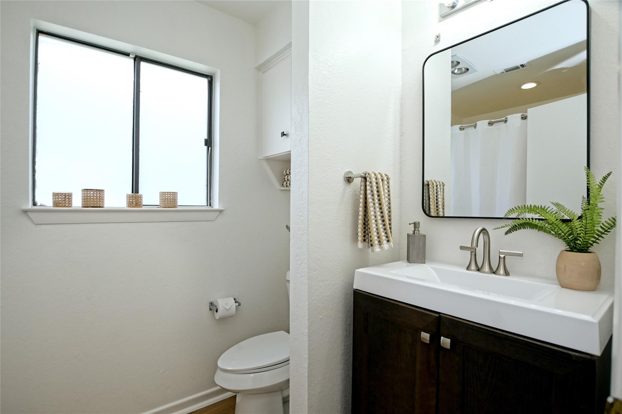 302 Seawind St, Lakeway, TX 78734