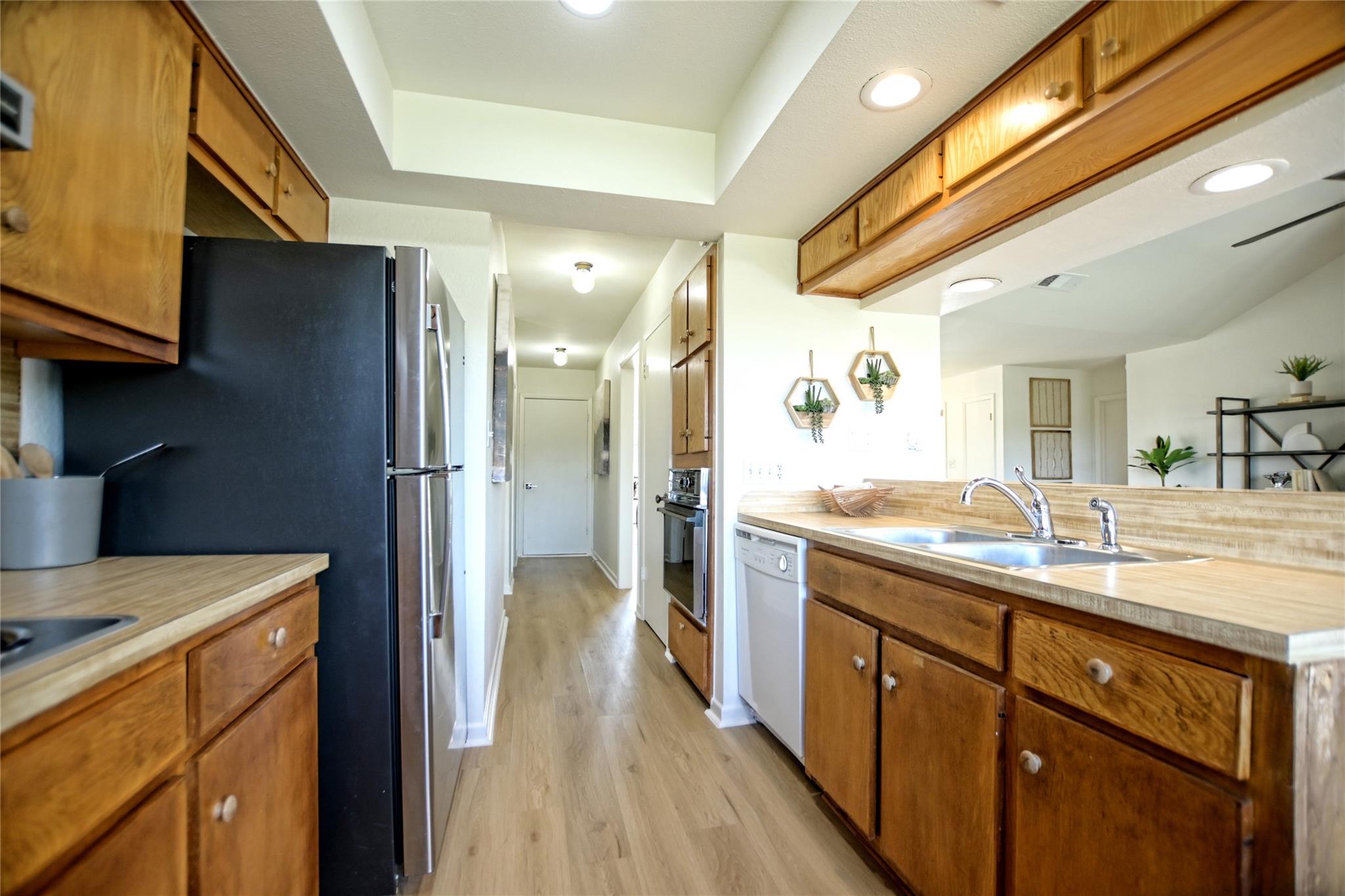 302 Seawind St, Lakeway, TX 78734