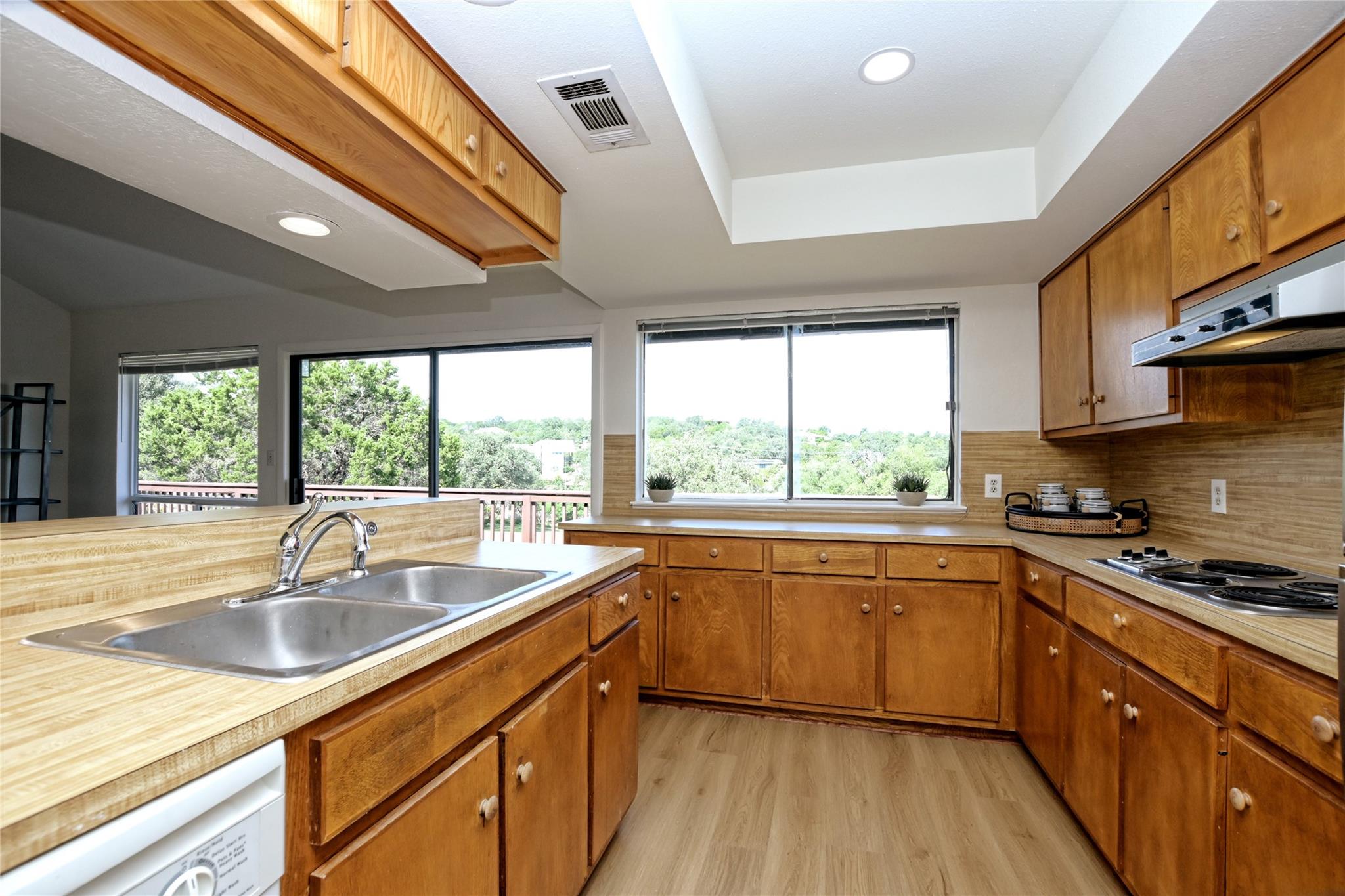 302 Seawind St, Lakeway, TX 78734