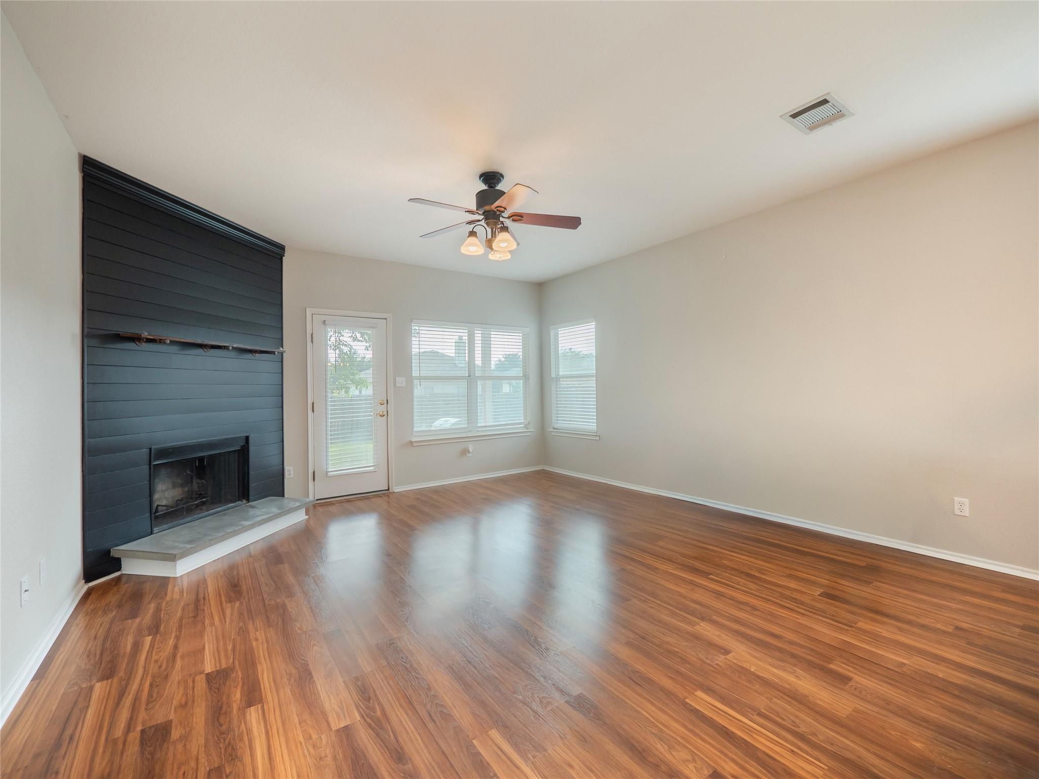 115 N Brown St, Hutto, TX 78634