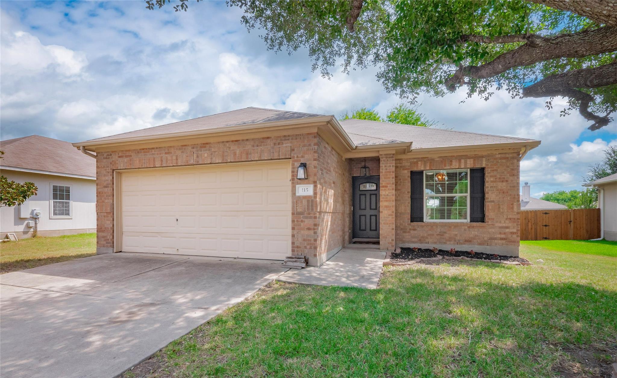 115 N Brown St, Hutto, TX 78634