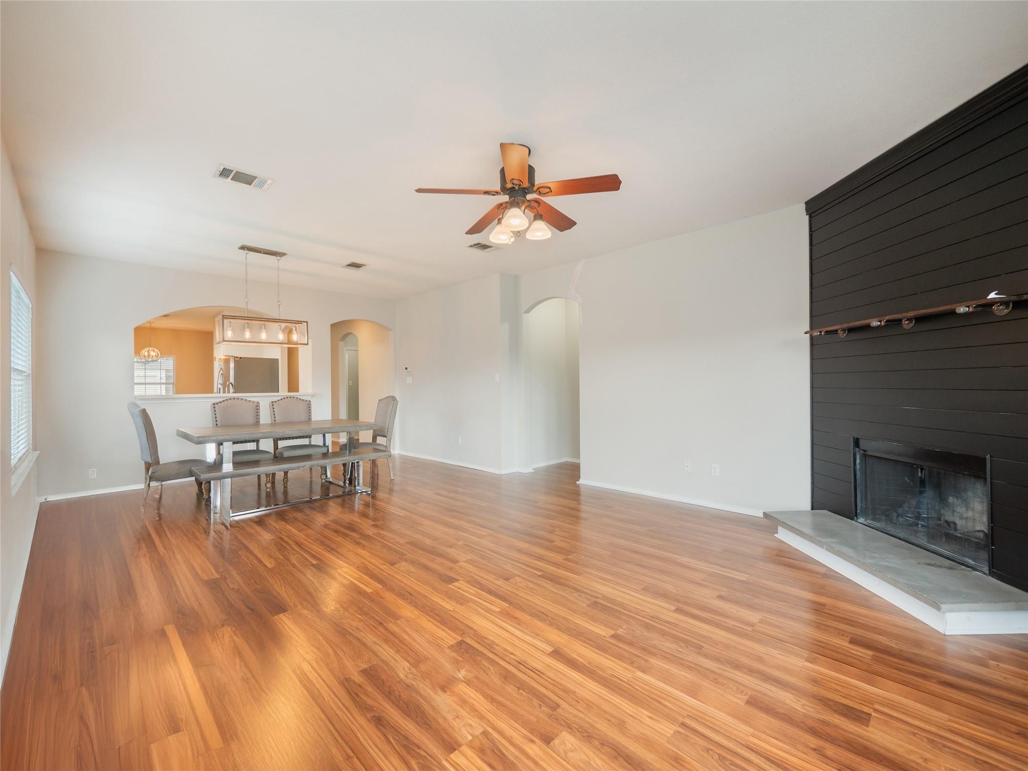 115 N Brown St, Hutto, TX 78634