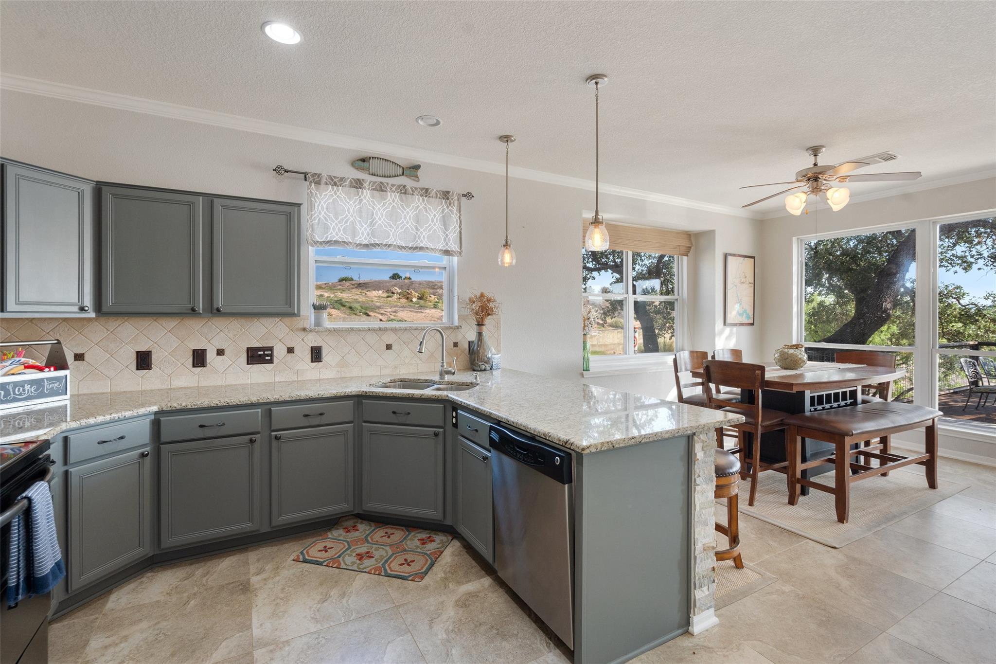 1526 Hilltop Dr, Granite Shoals, TX 78654