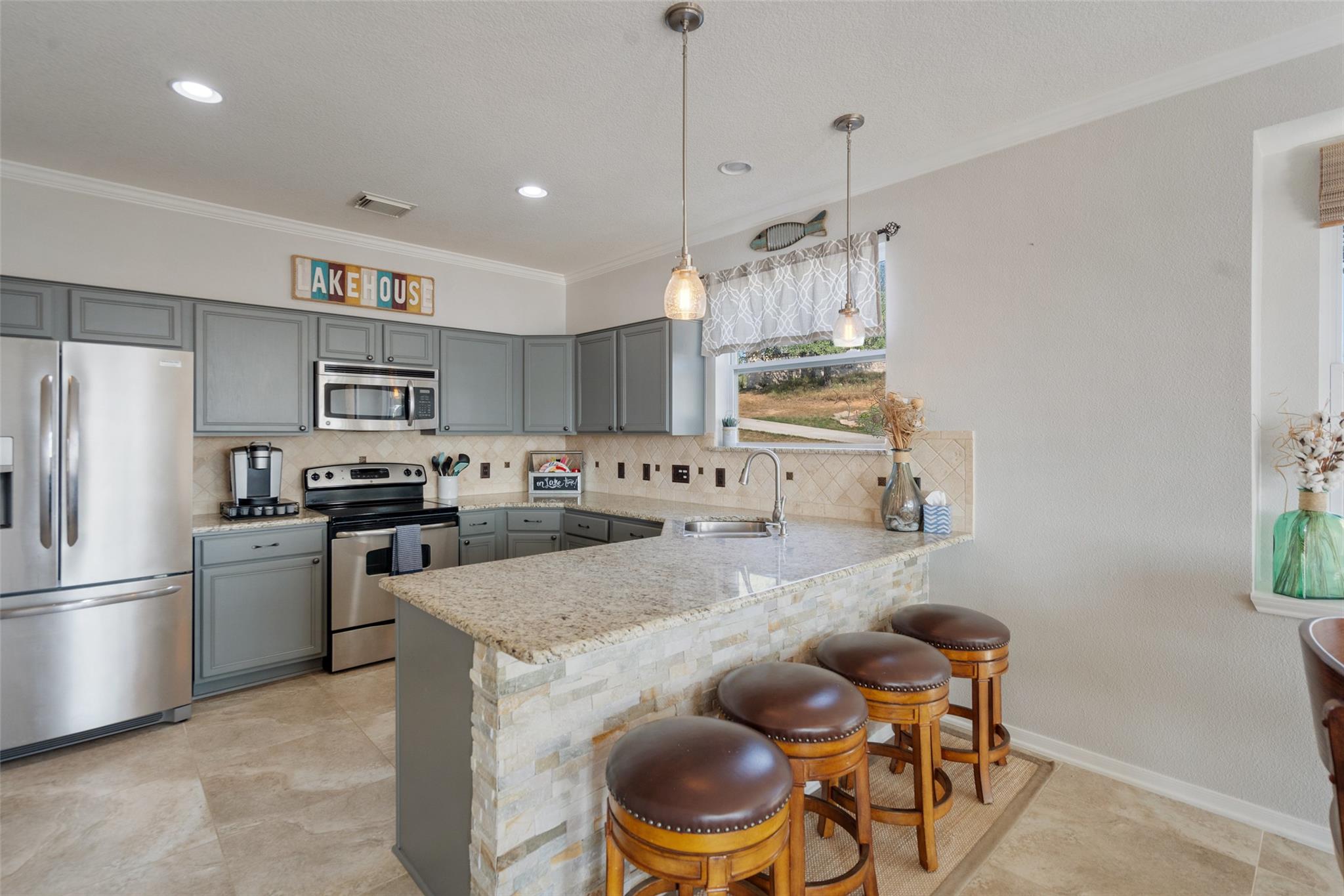 1526 Hilltop Dr, Granite Shoals, TX 78654