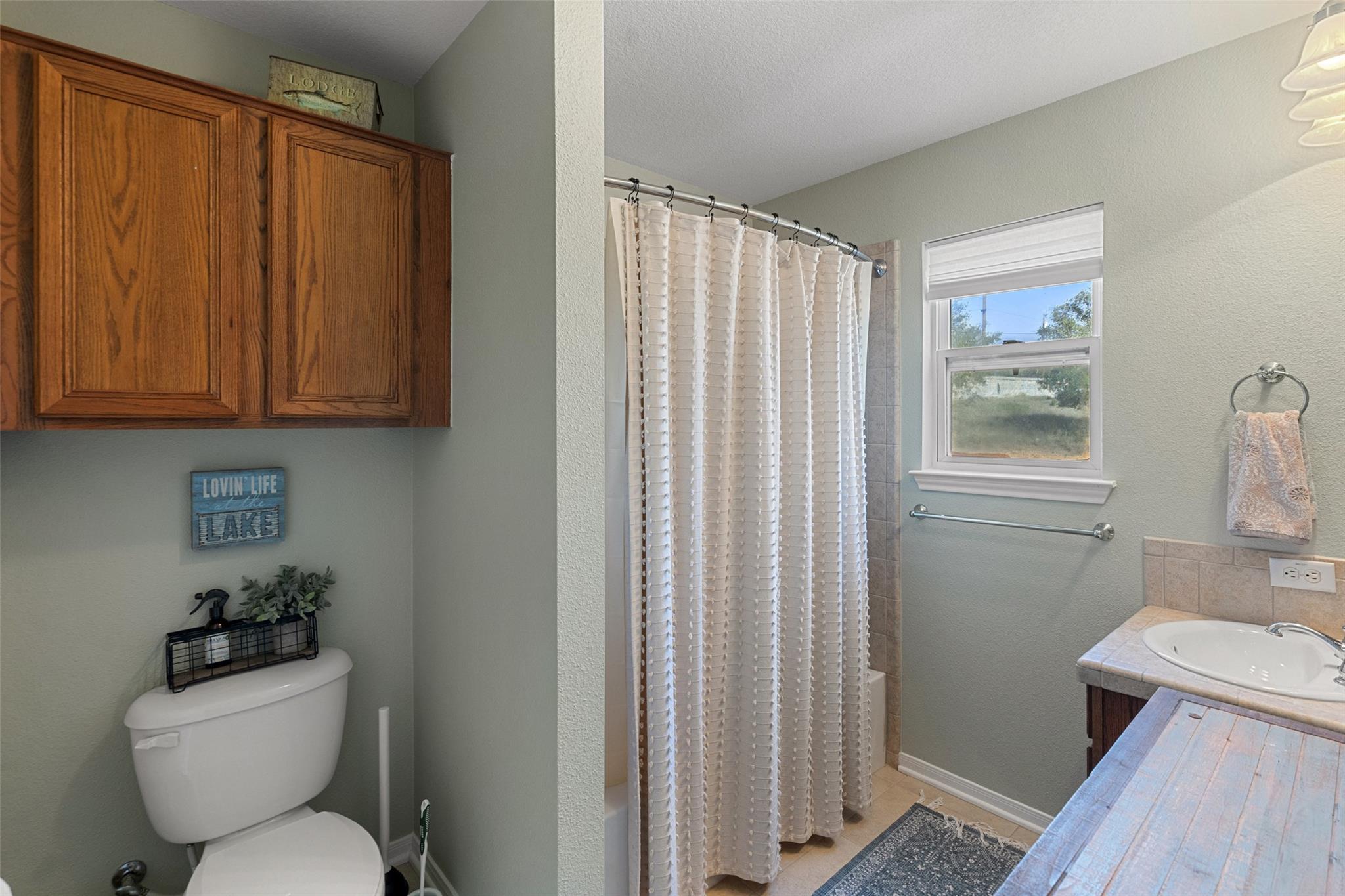 1526 Hilltop Dr, Granite Shoals, TX 78654