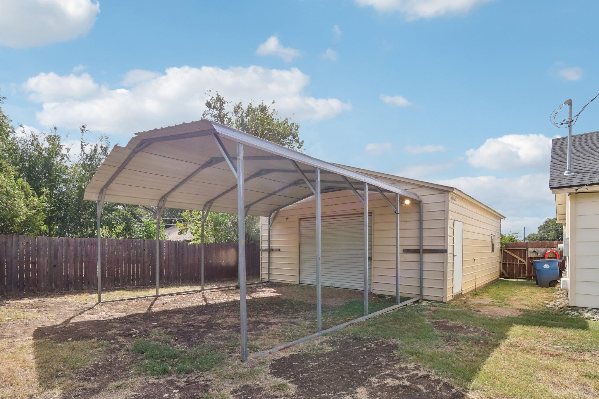 681 W South St, Bertram, TX 78605