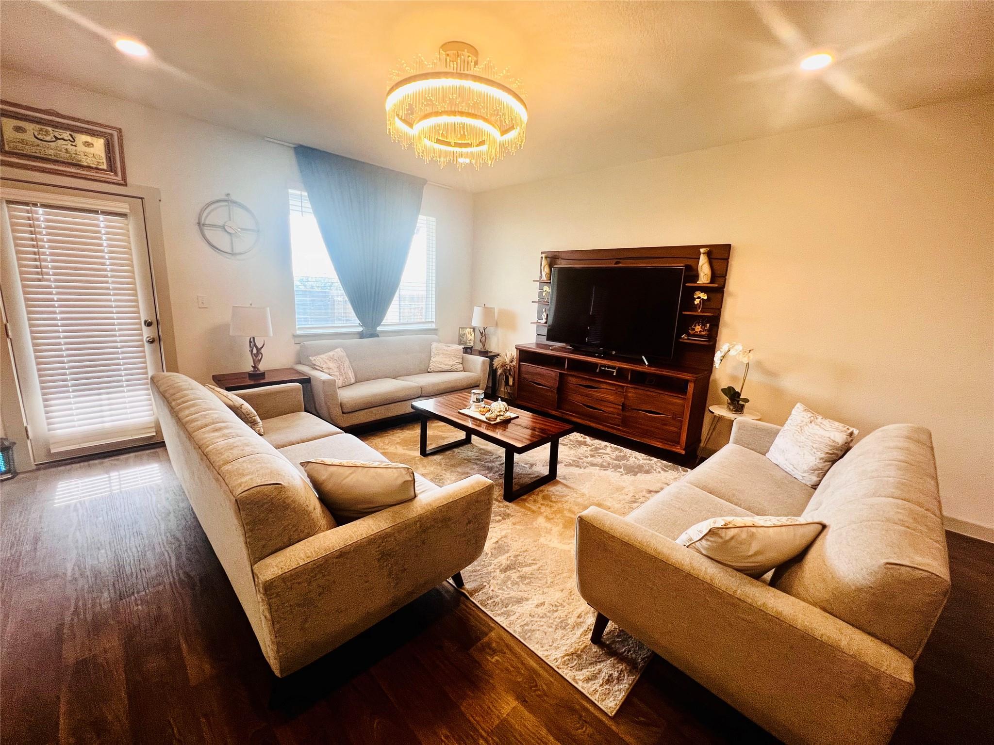 94 Barton Creek Ln, Hutto, TX 78634