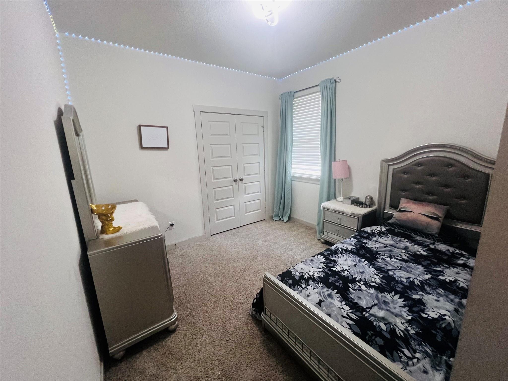 94 Barton Creek Ln, Hutto, TX 78634