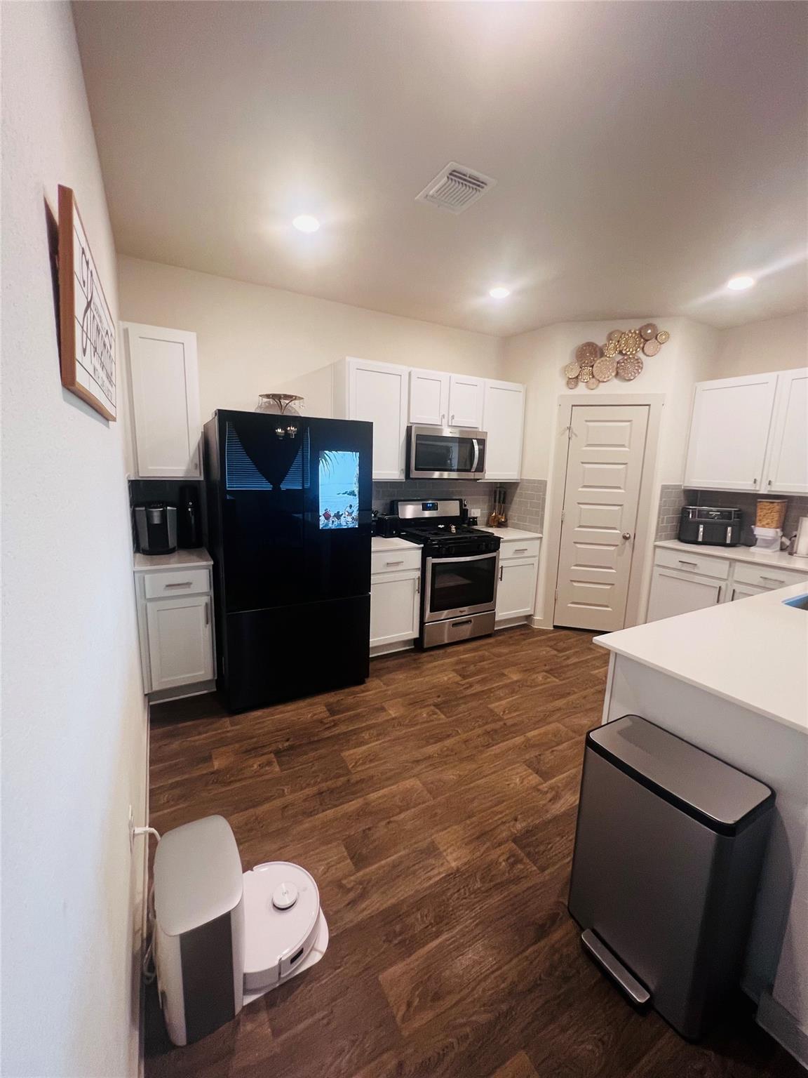 94 Barton Creek Ln, Hutto, TX 78634