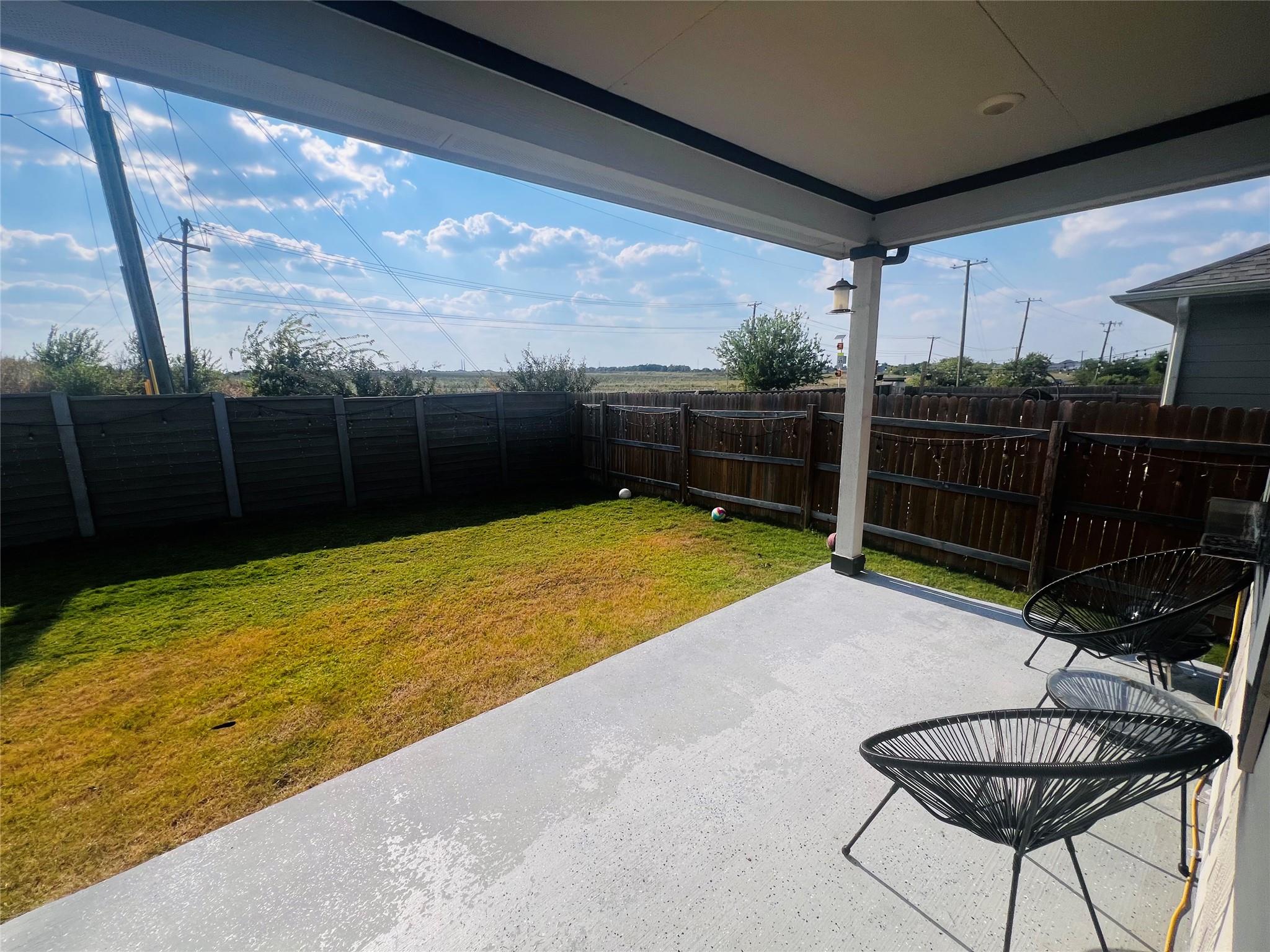 94 Barton Creek Ln, Hutto, TX 78634