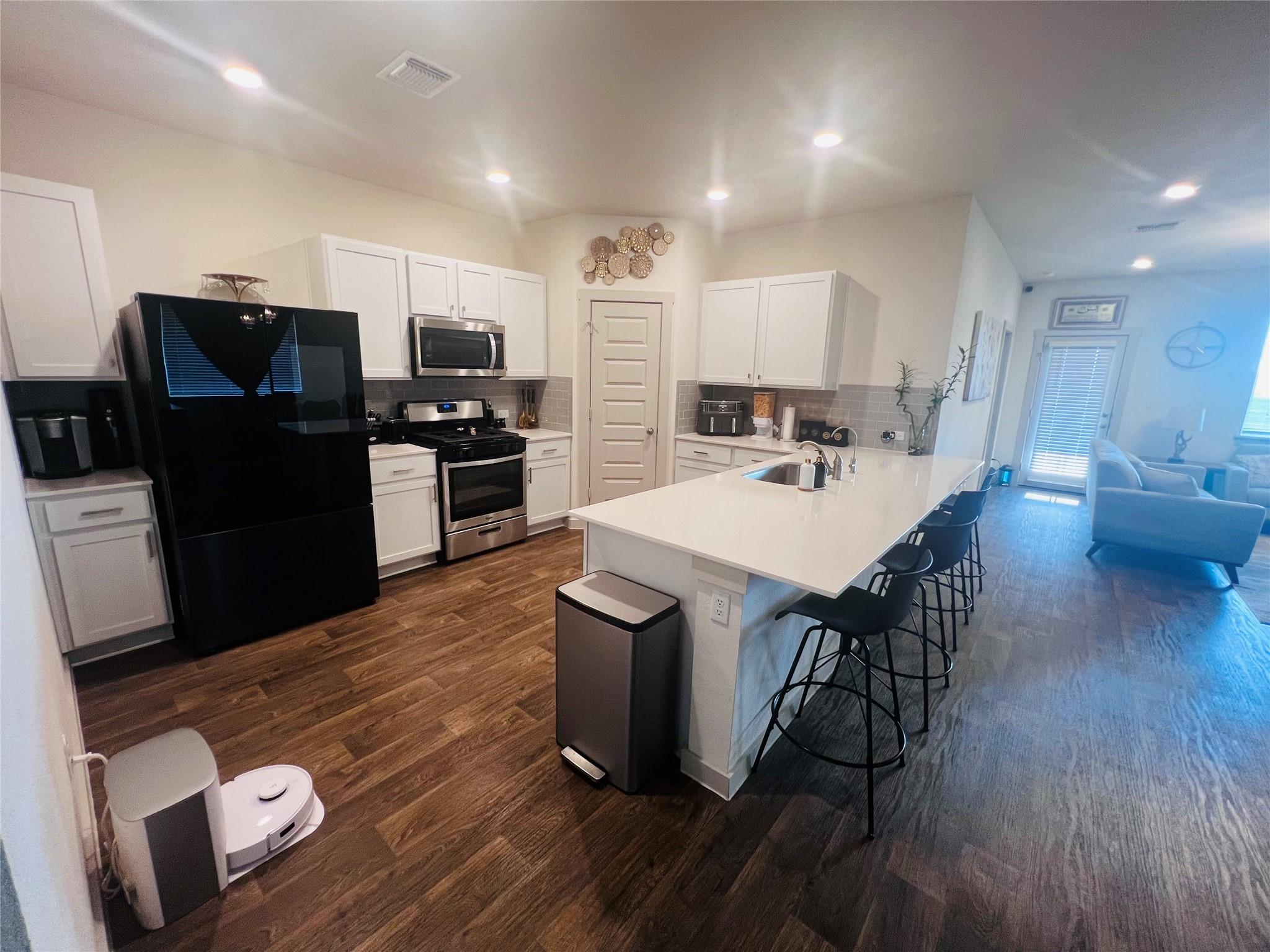 94 Barton Creek Ln, Hutto, TX 78634