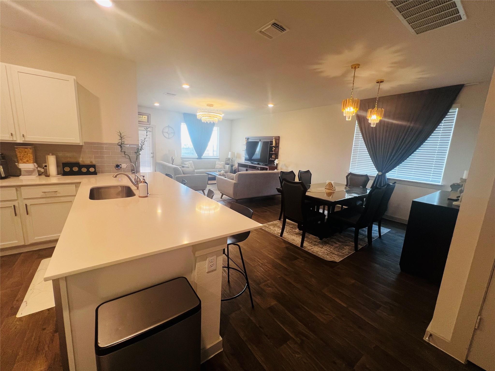 94 Barton Creek Ln, Hutto, TX 78634