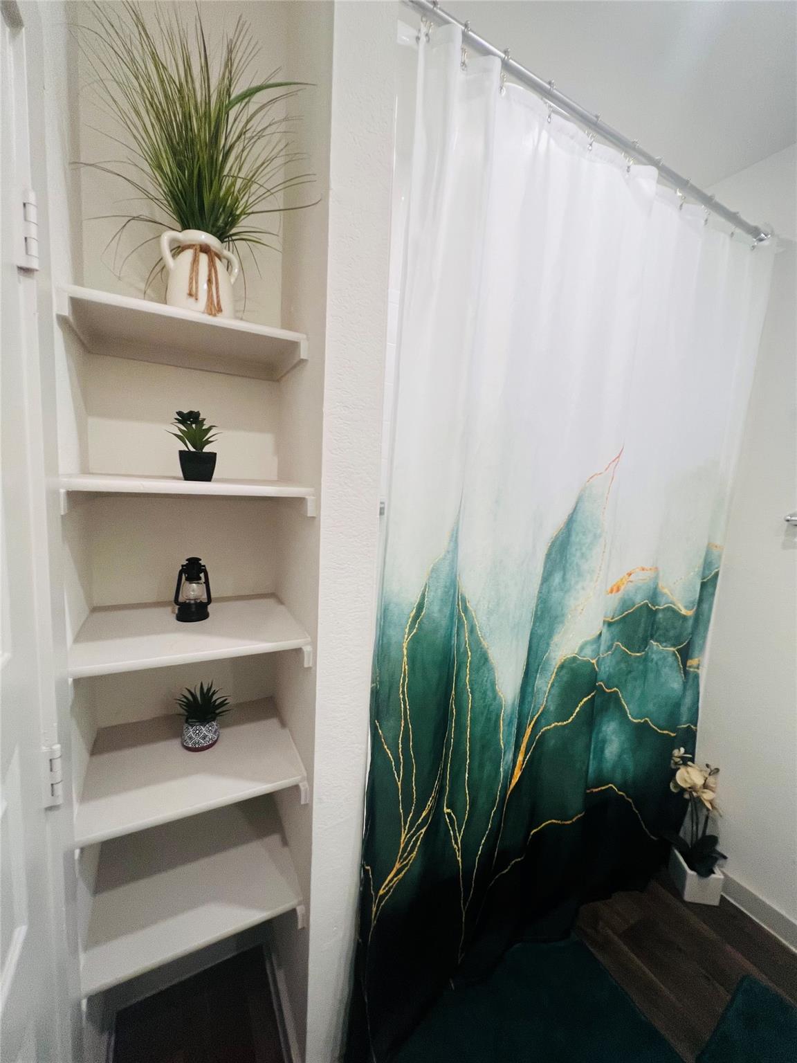 94 Barton Creek Ln, Hutto, TX 78634