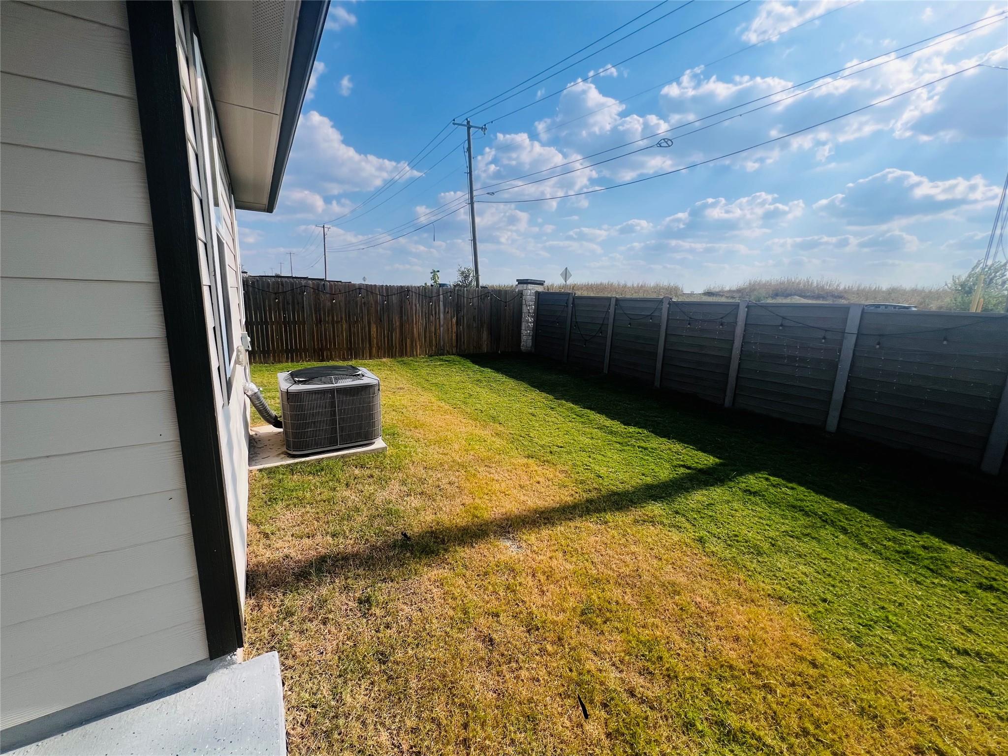 94 Barton Creek Ln, Hutto, TX 78634