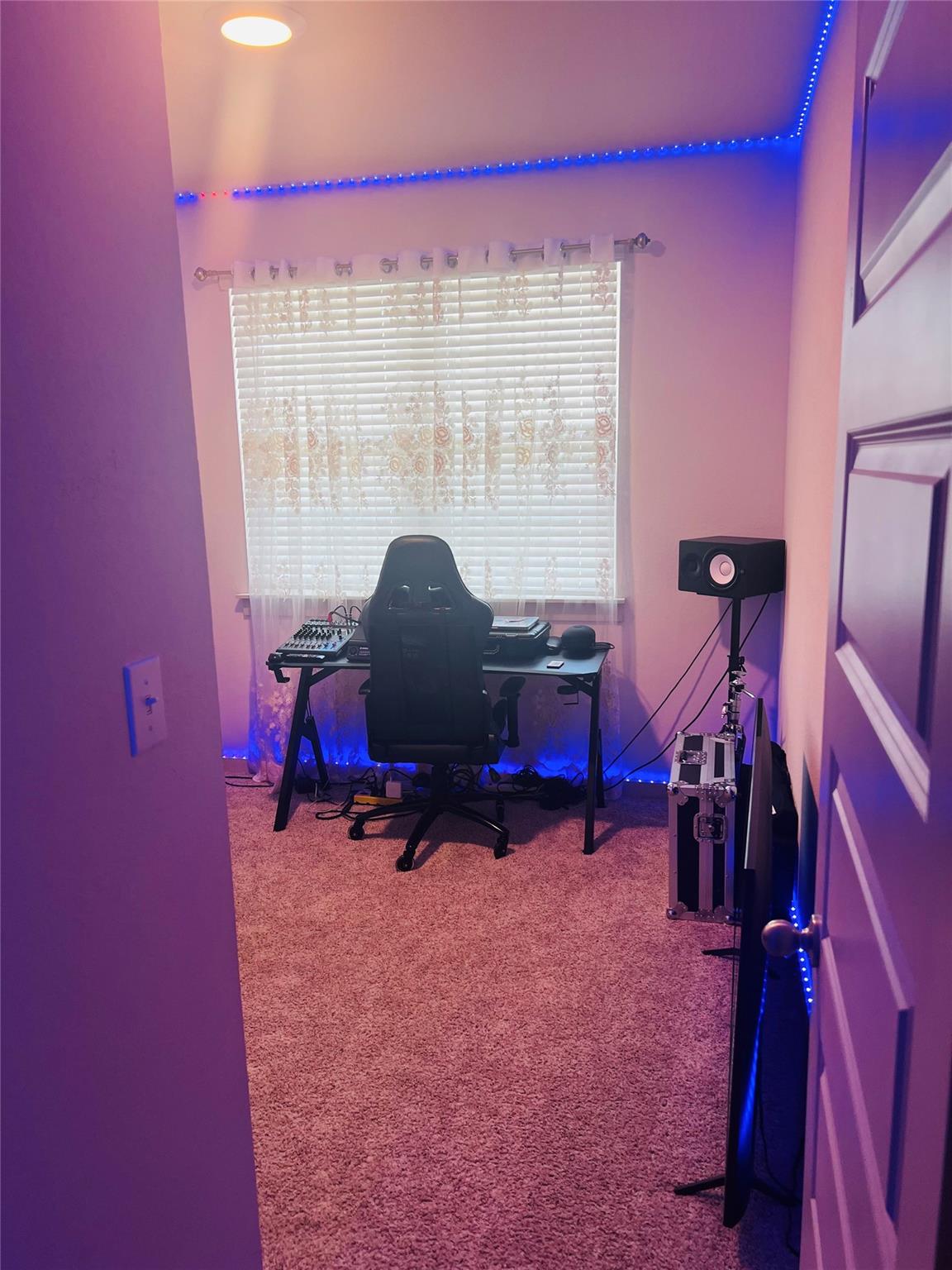 94 Barton Creek Ln, Hutto, TX 78634