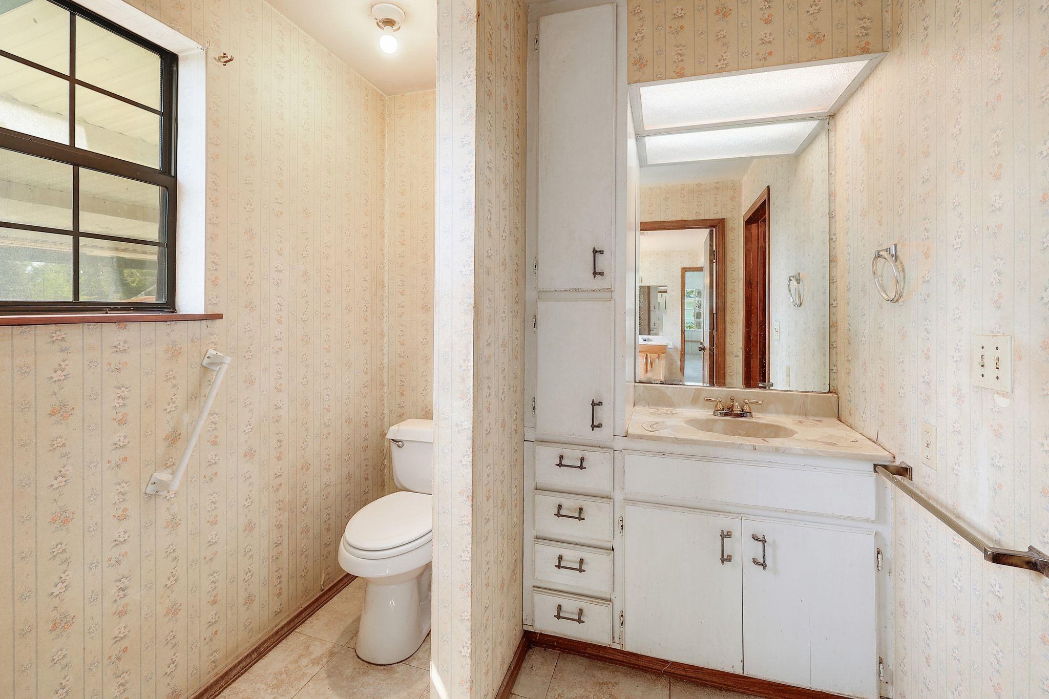 905 Kimbro St, Taylor, TX 76574