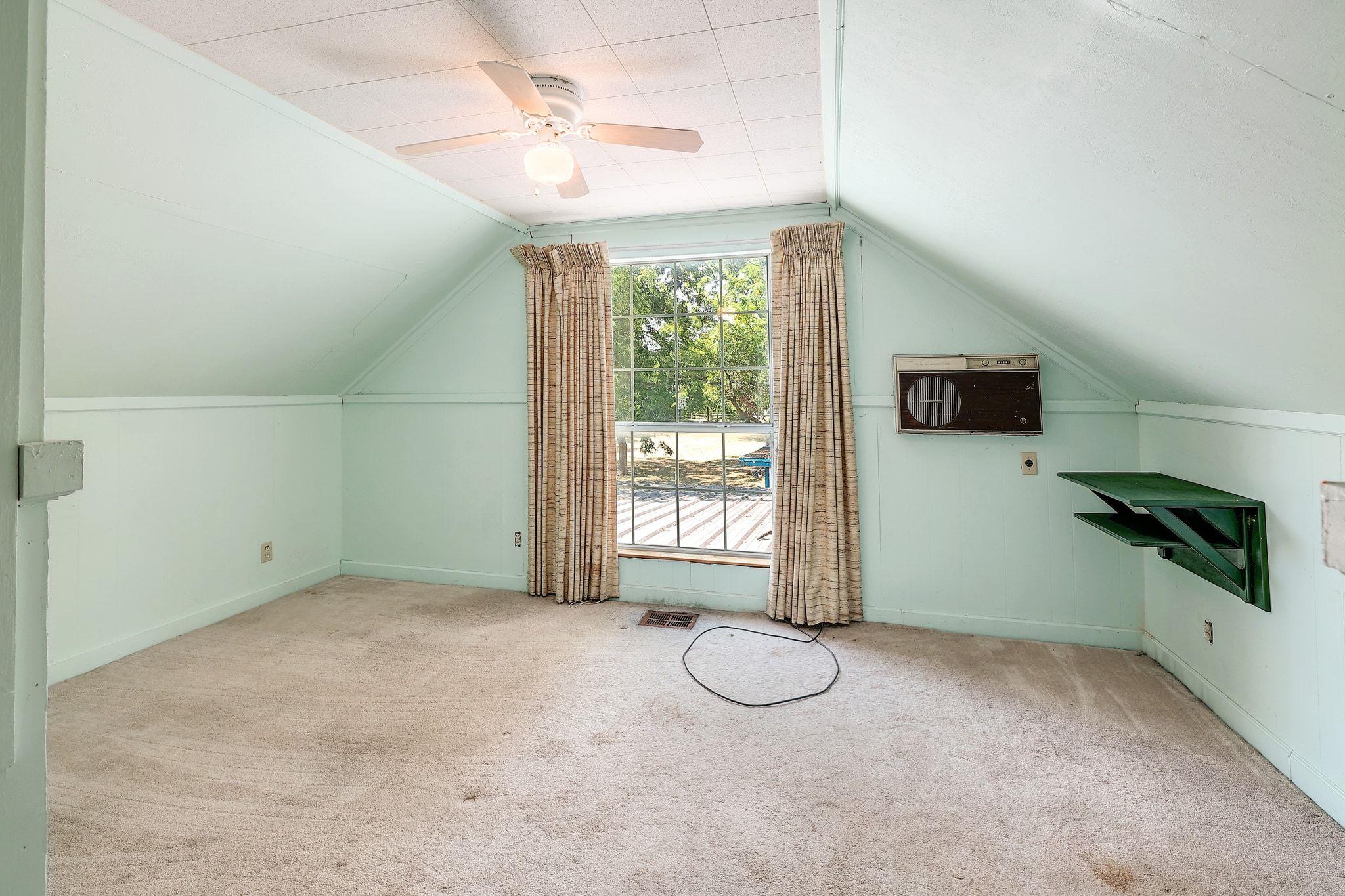 905 Kimbro St, Taylor, TX 76574