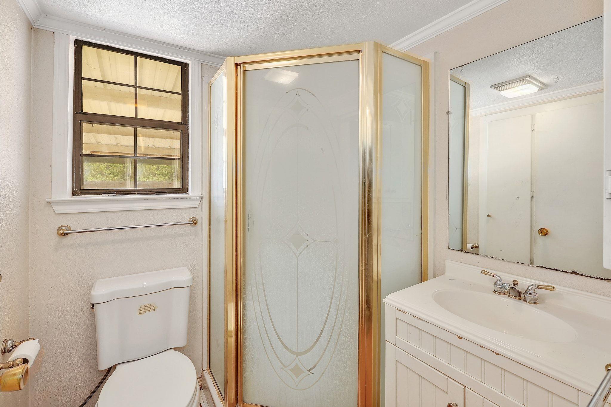 905 Kimbro St, Taylor, TX 76574