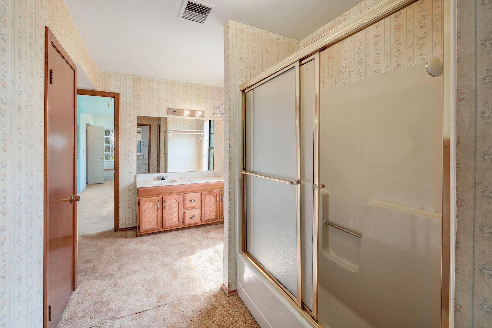 905 Kimbro St, Taylor, TX 76574