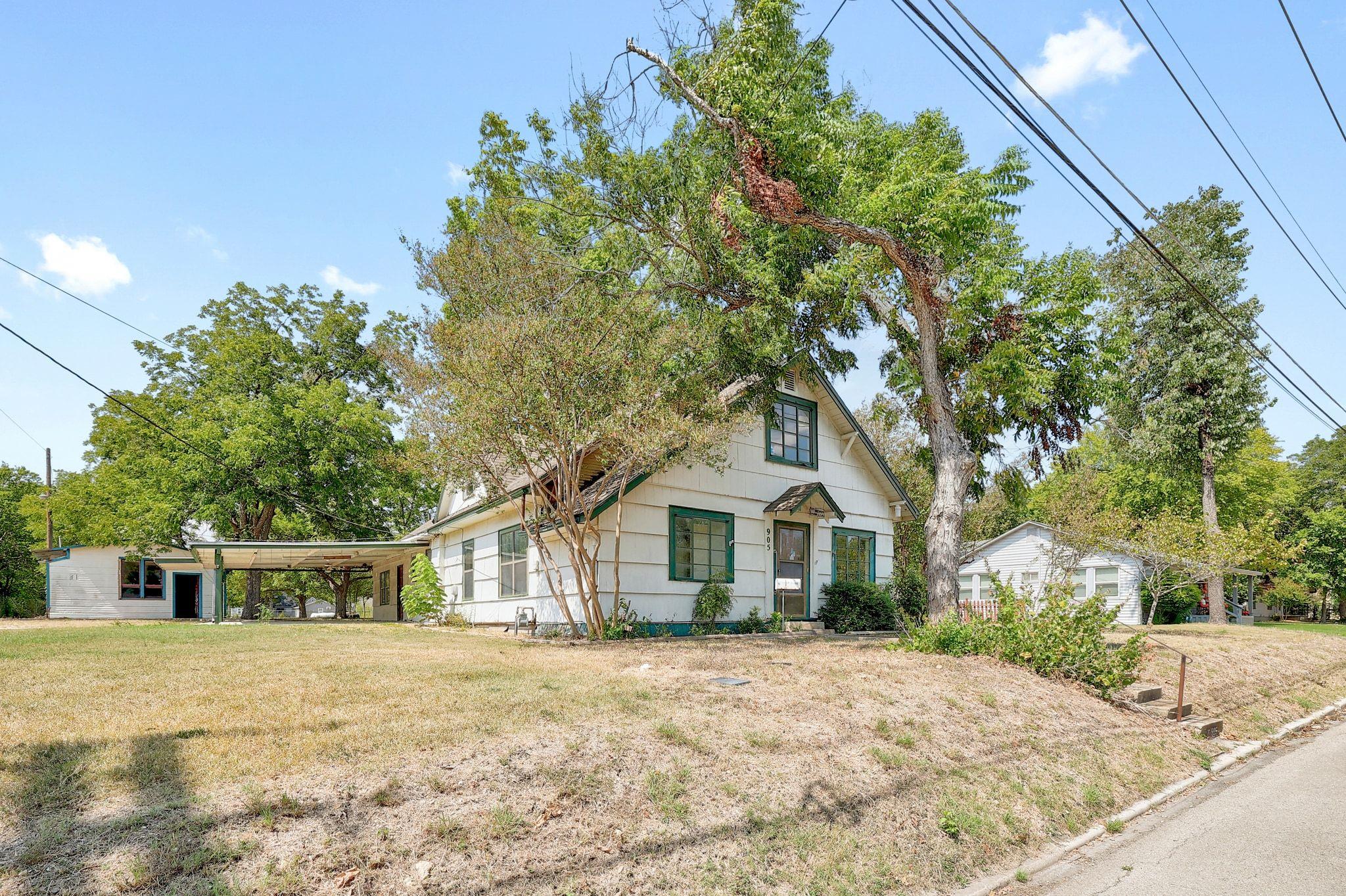 905 Kimbro St, Taylor, TX 76574