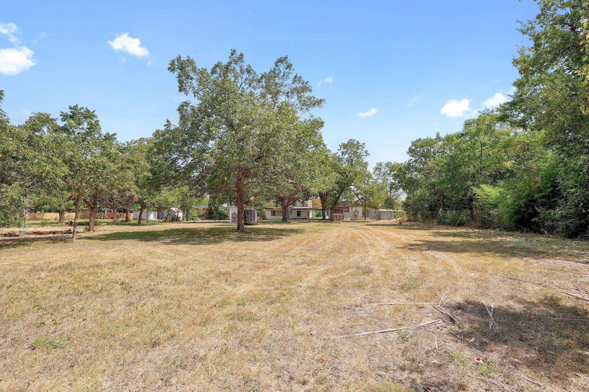 905 Kimbro St, Taylor, TX 76574