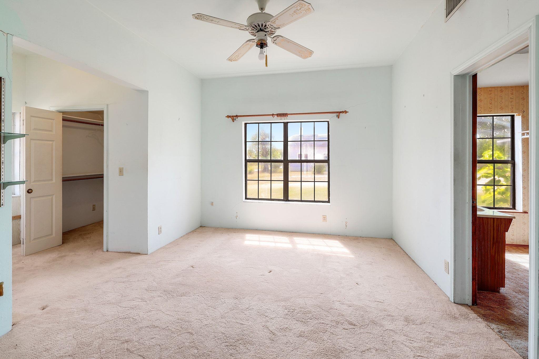 905 Kimbro St, Taylor, TX 76574