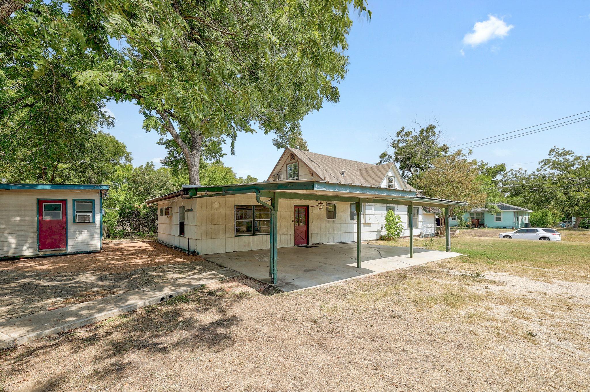 905 Kimbro St, Taylor, TX 76574