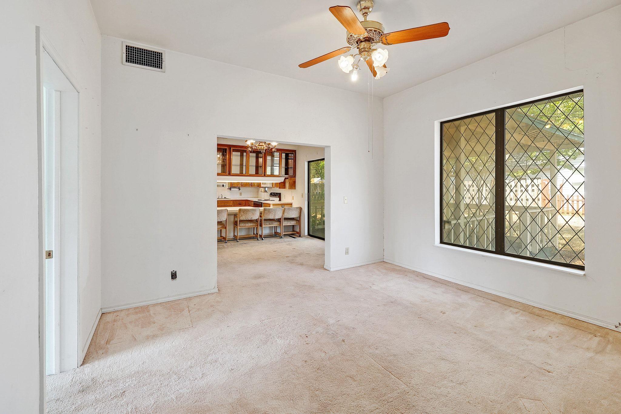 905 Kimbro St, Taylor, TX 76574