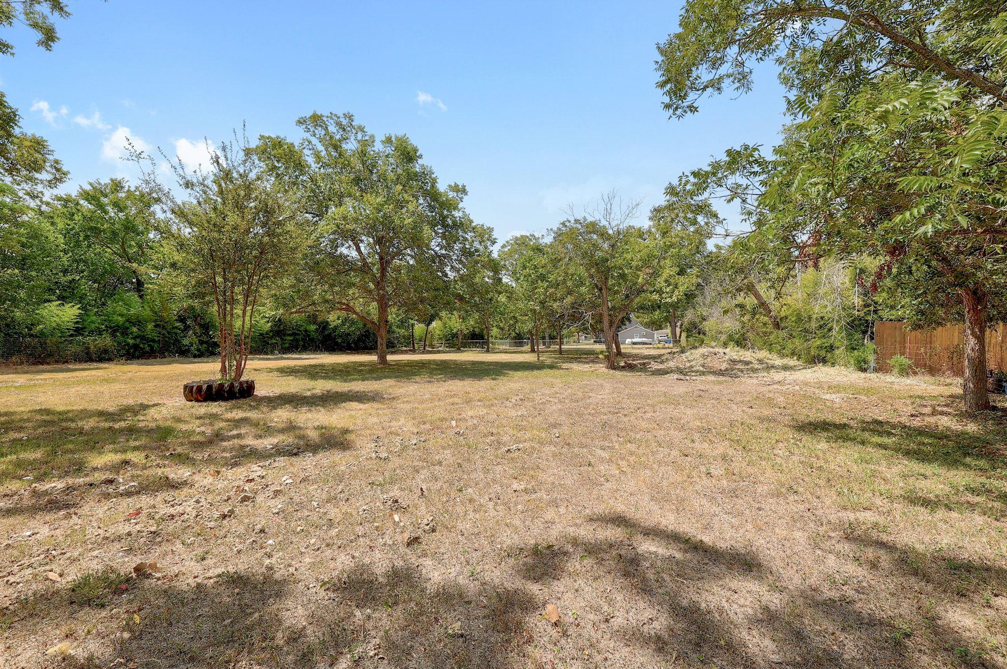 905 Kimbro St, Taylor, TX 76574