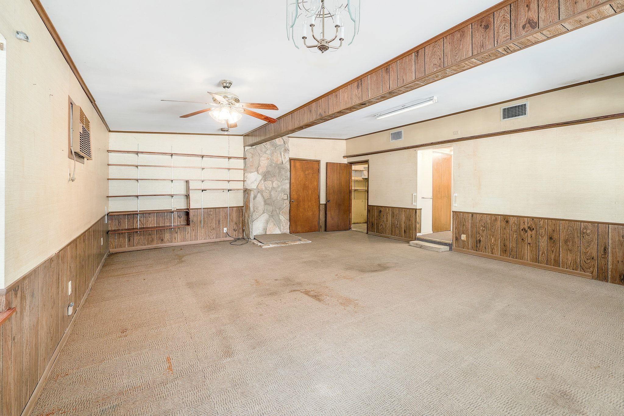 905 Kimbro St, Taylor, TX 76574