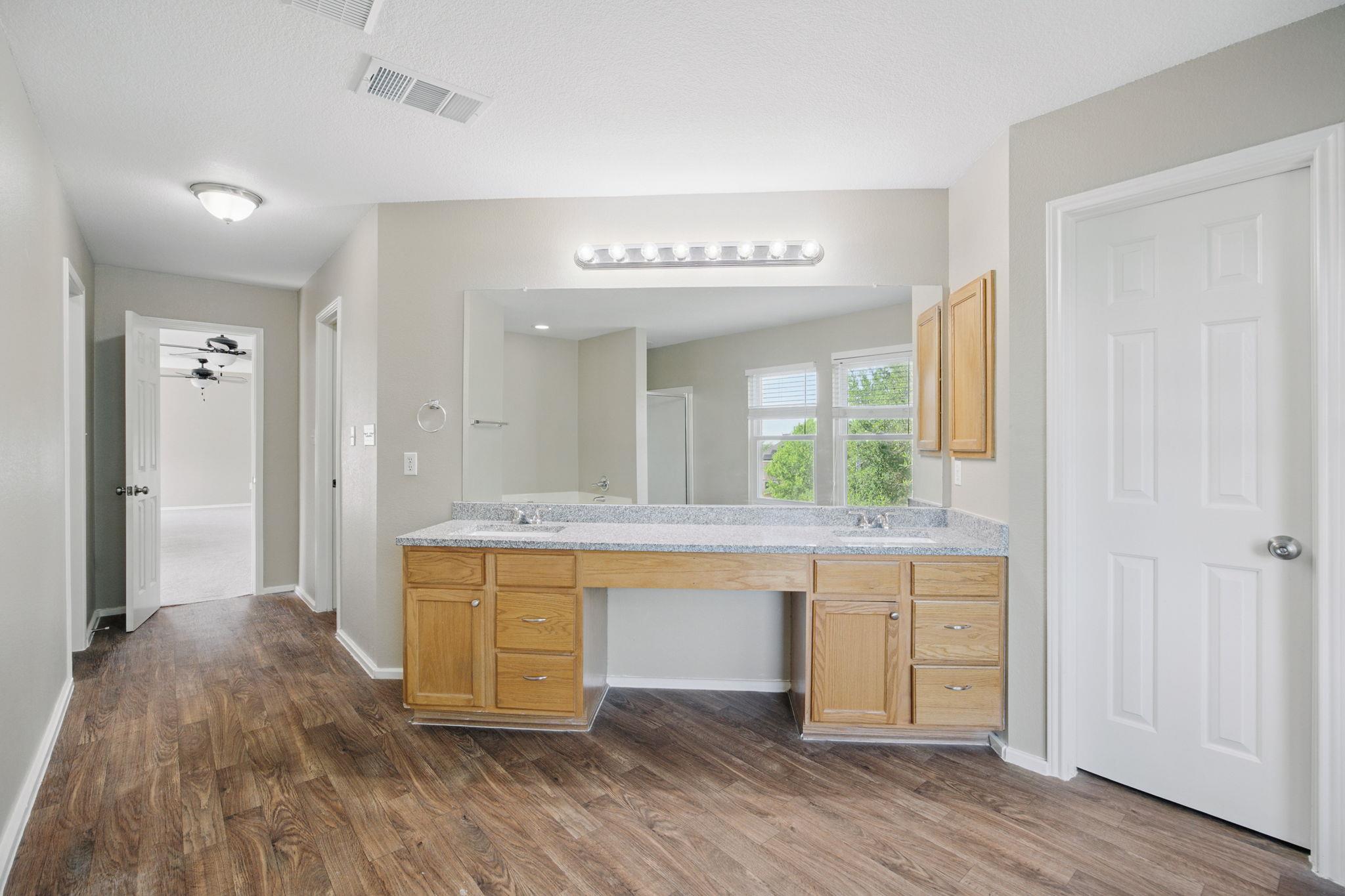 1221 Faber Dr, Pflugerville, TX 78660