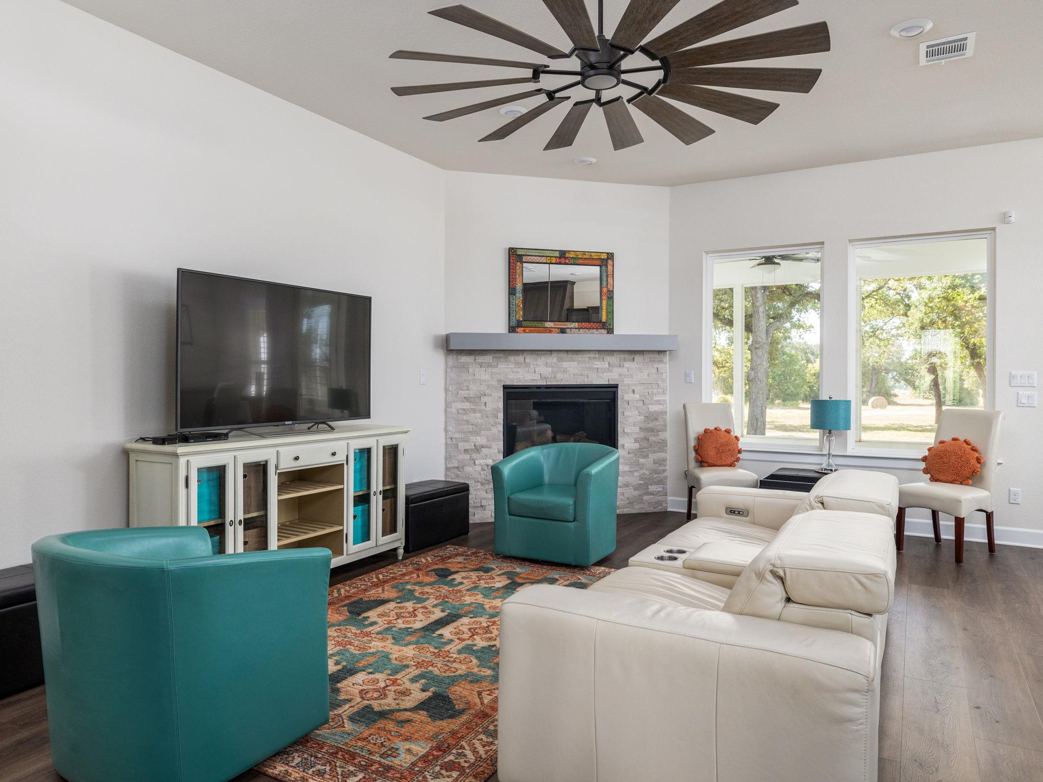 1145 W County Road 415, Lexington, TX 78947