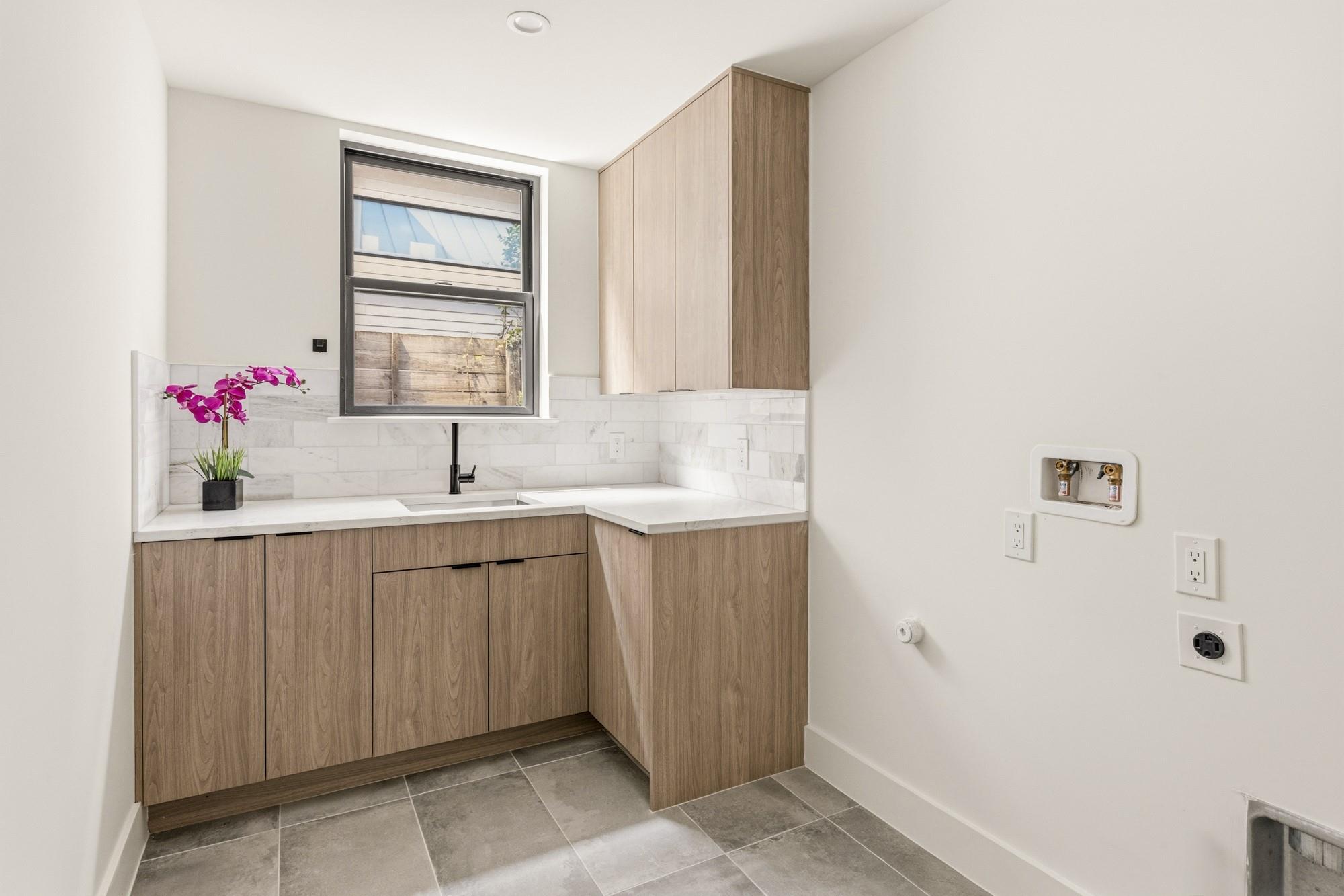 2300 Bluebonnet Ln, Austin, TX 78704