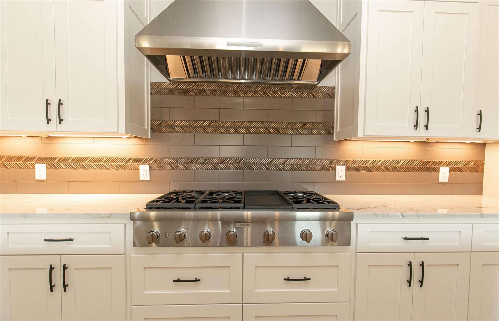 1824 Art Adams Way, Spicewood, TX 78669