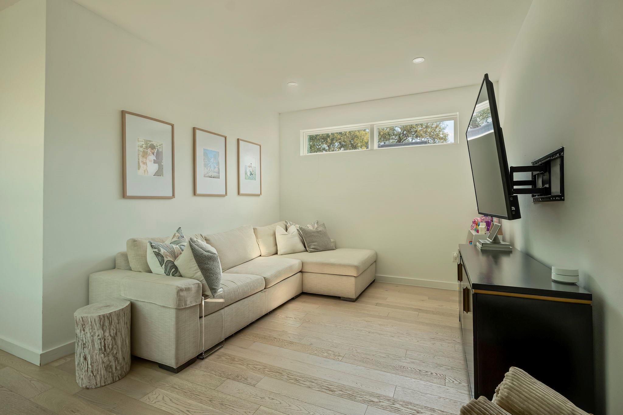 910 Nalide St # B, Austin, TX 78745