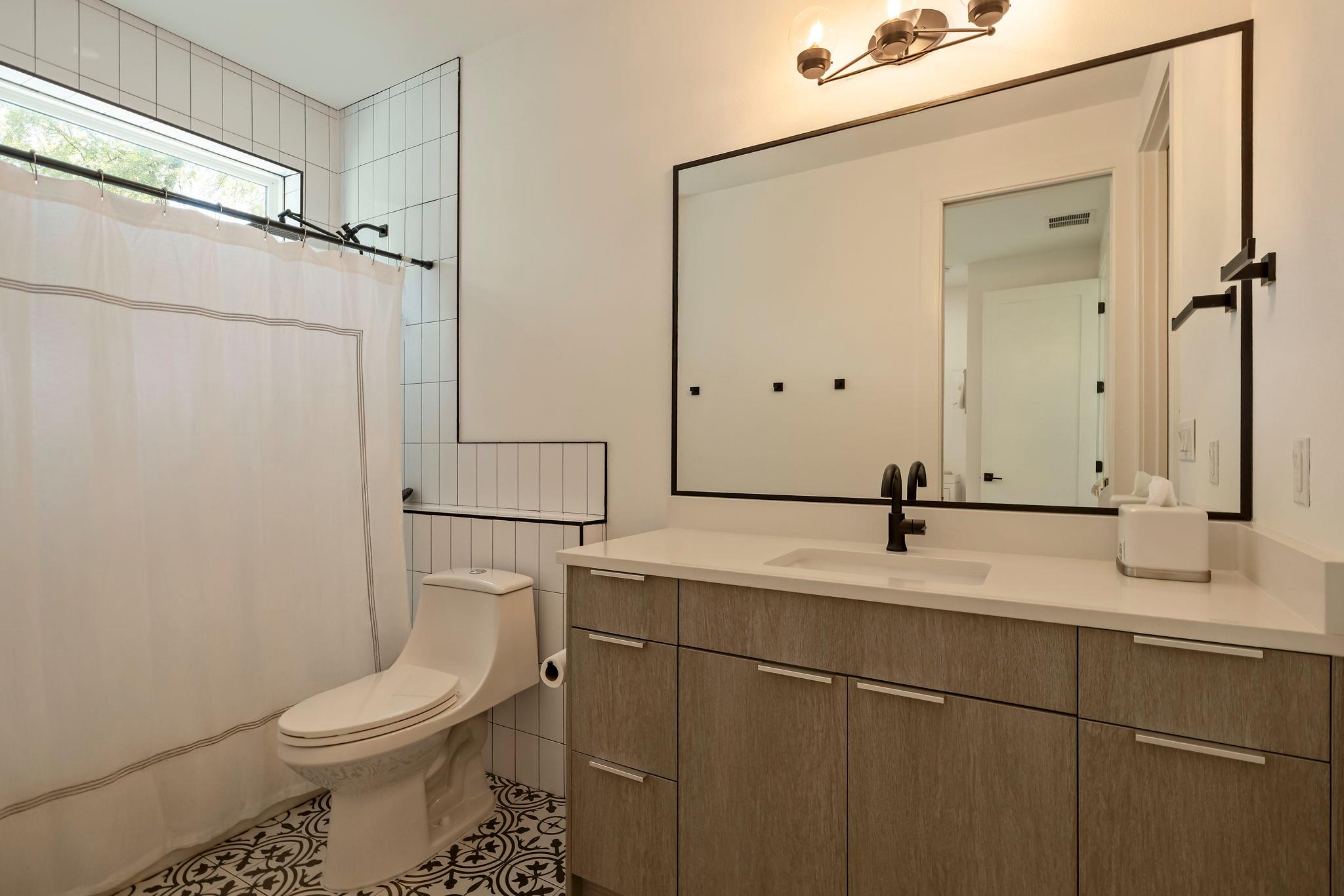 910 Nalide St # B, Austin, TX 78745