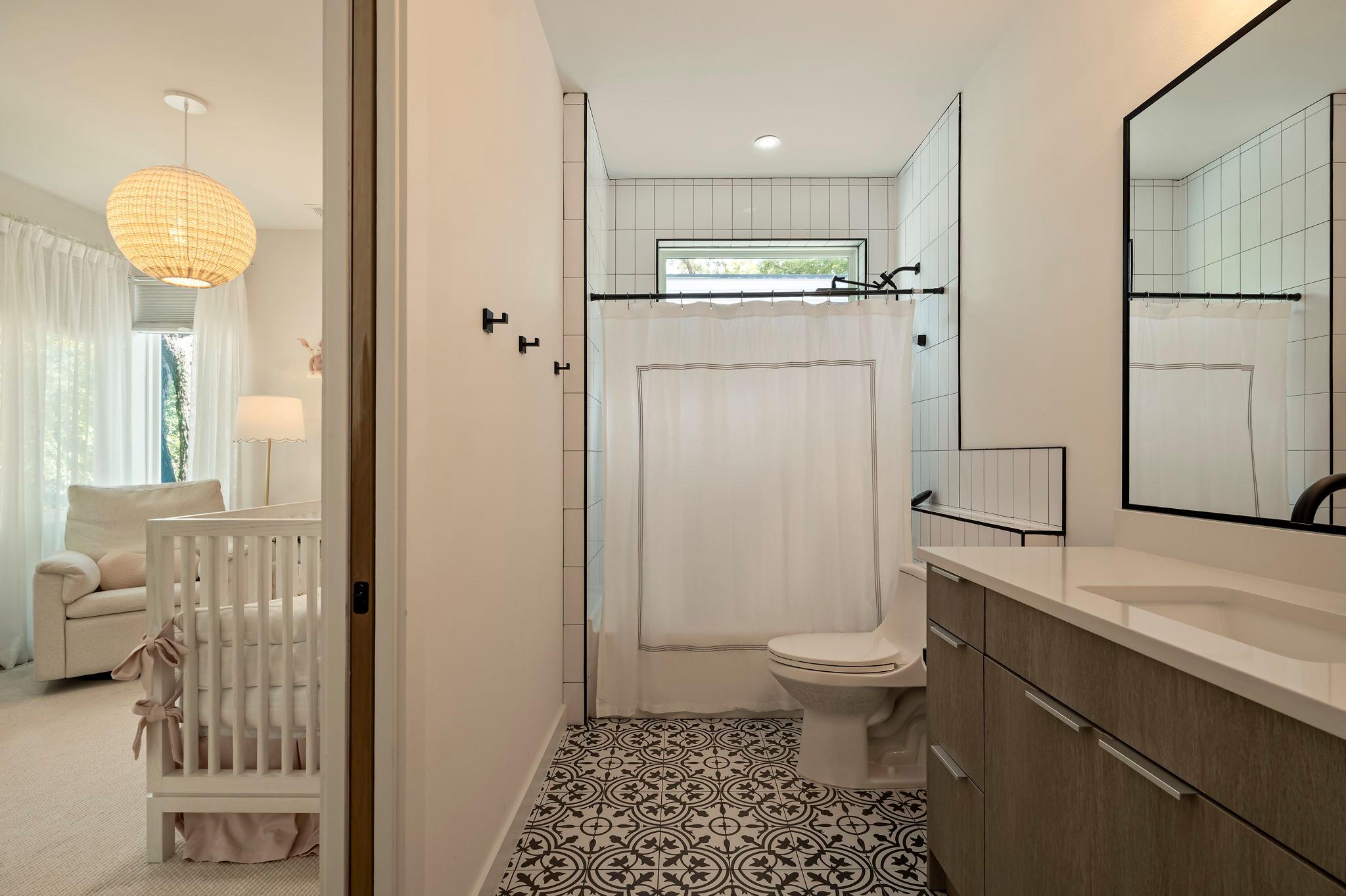 910 Nalide St # B, Austin, TX 78745