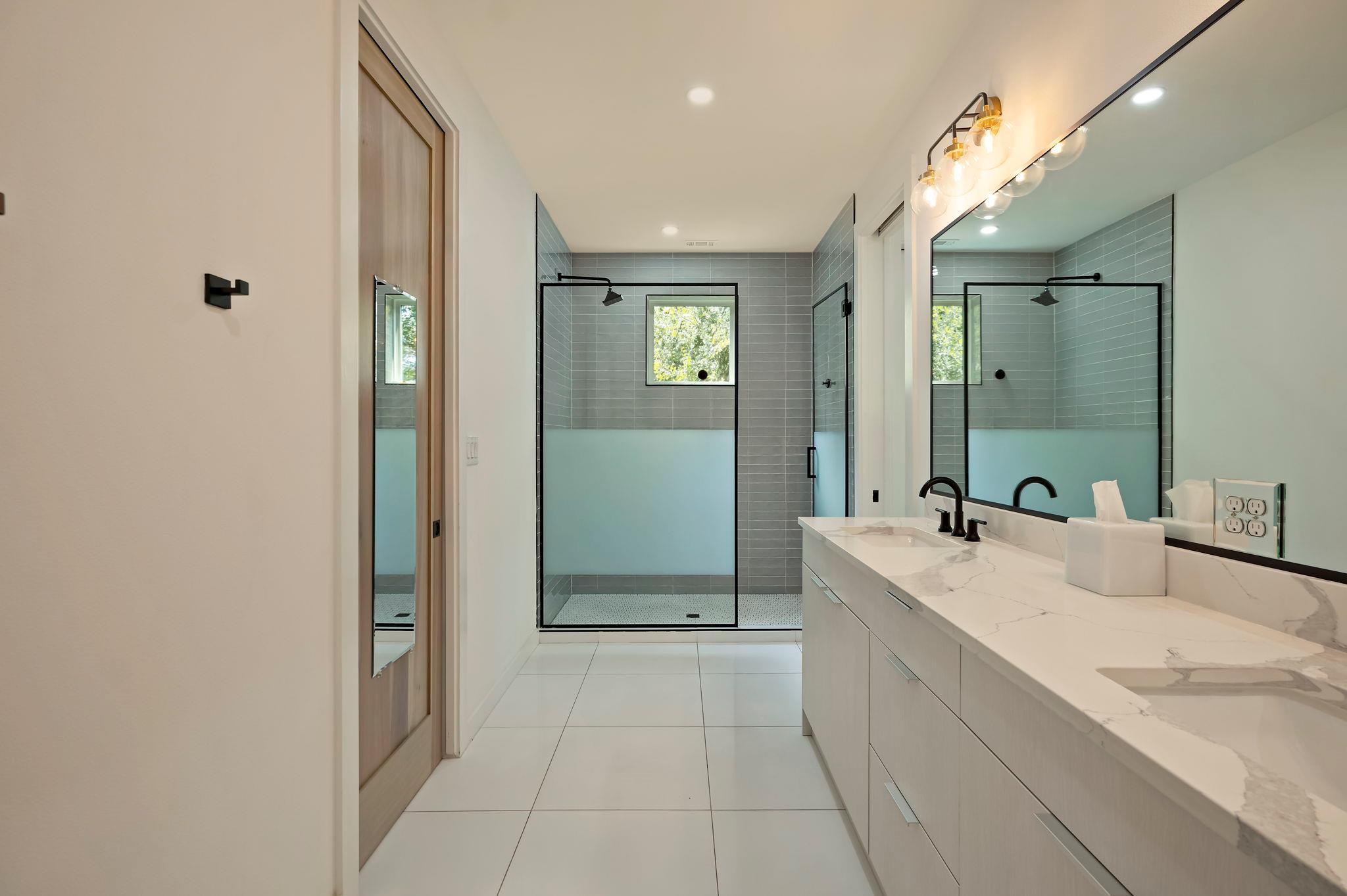 910 Nalide St # B, Austin, TX 78745