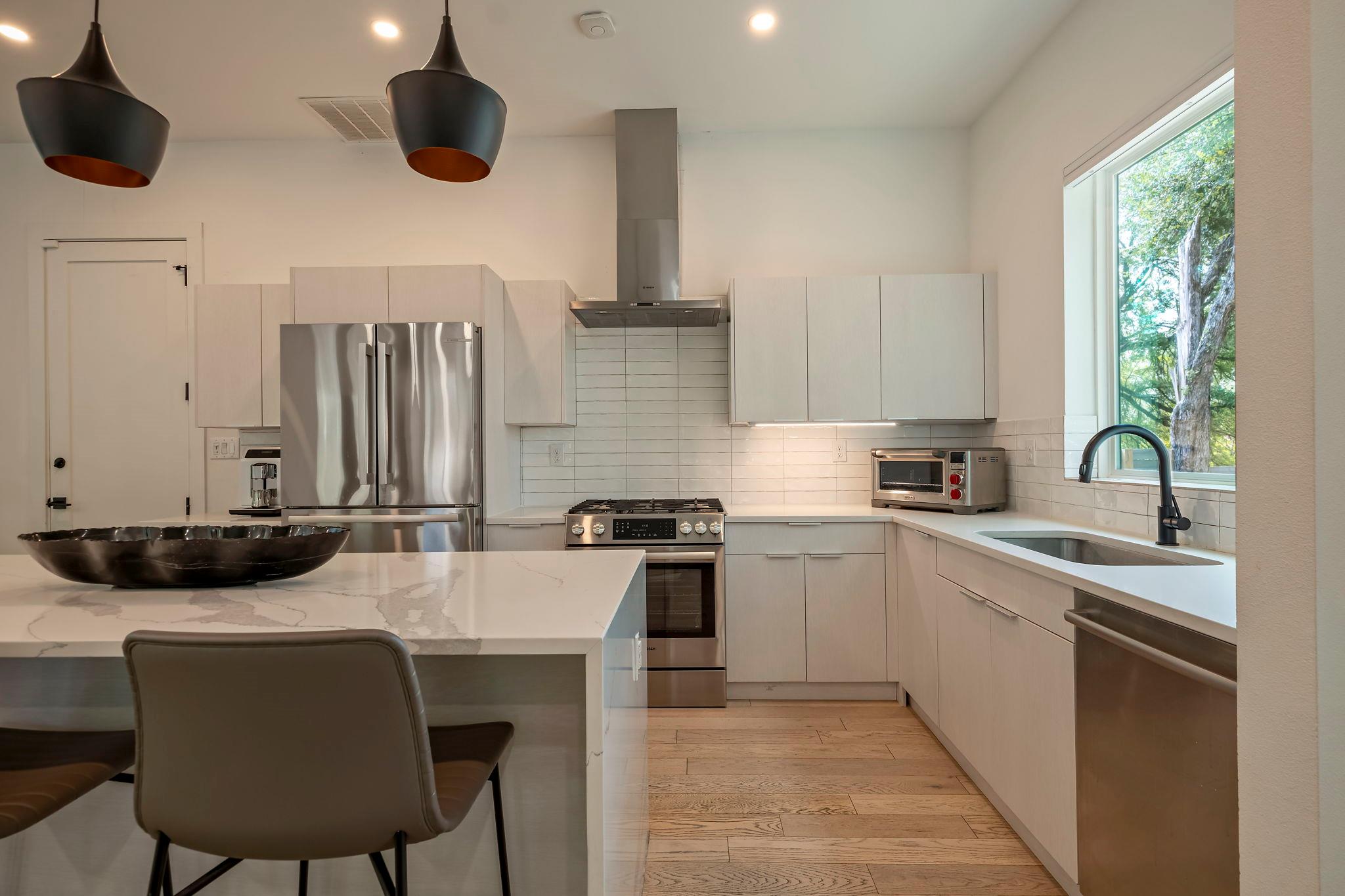 910 Nalide St # B, Austin, TX 78745