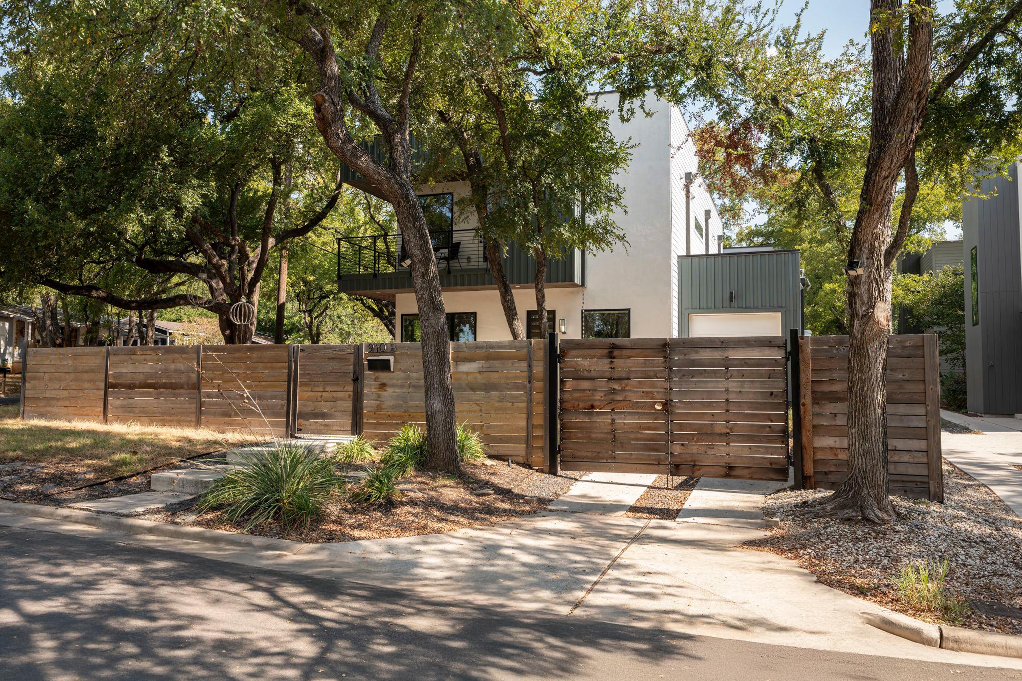 910 Nalide St # B, Austin, TX 78745