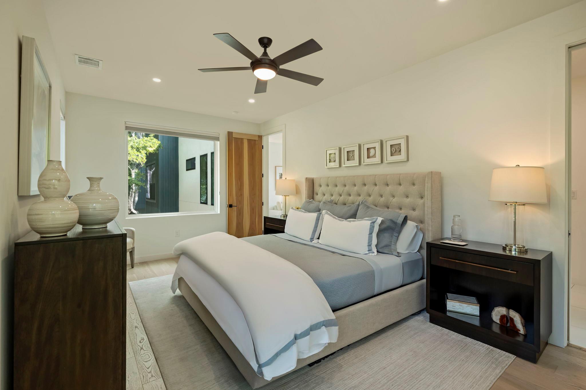 910 Nalide St # B, Austin, TX 78745