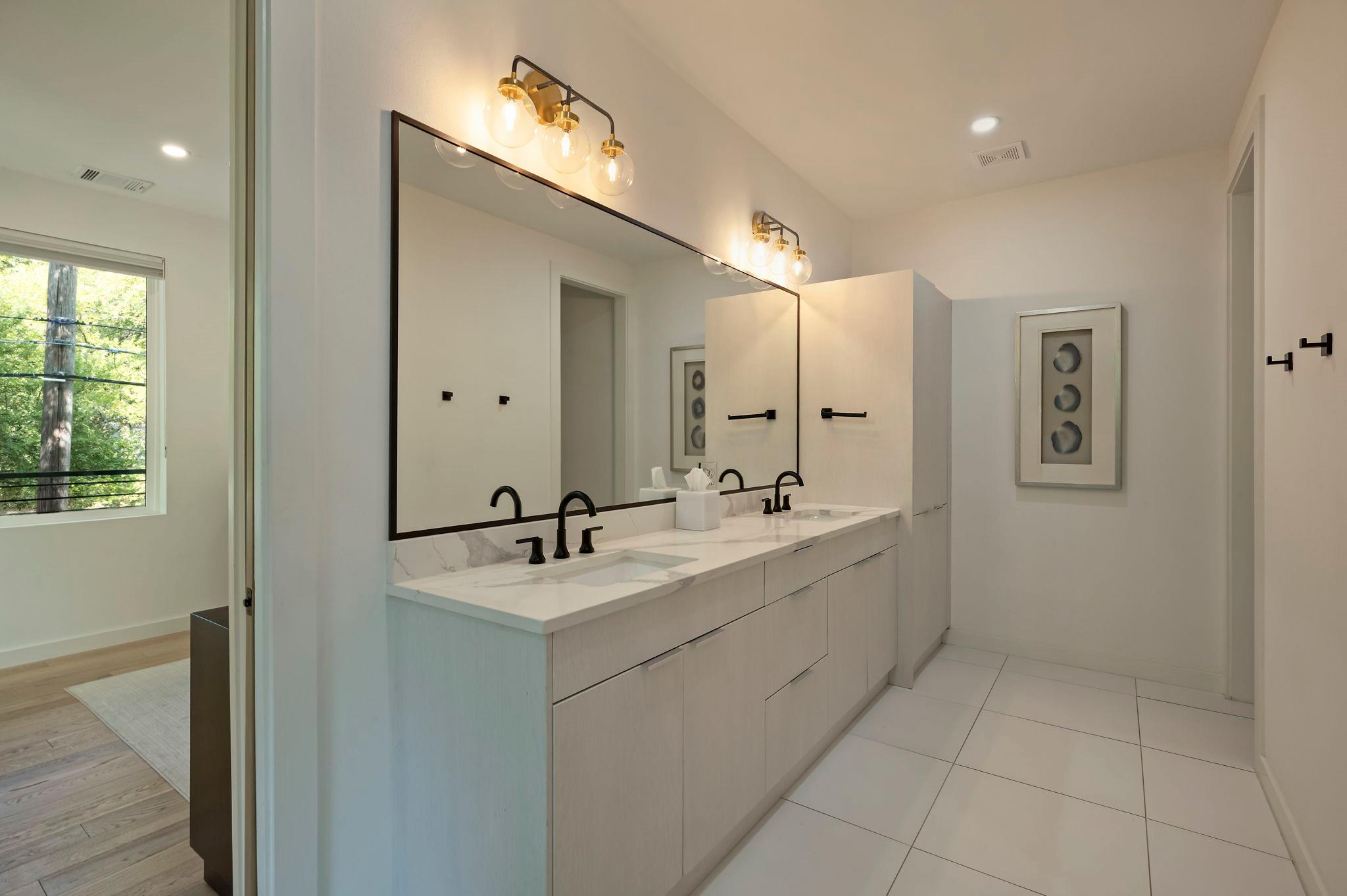 910 Nalide St # B, Austin, TX 78745