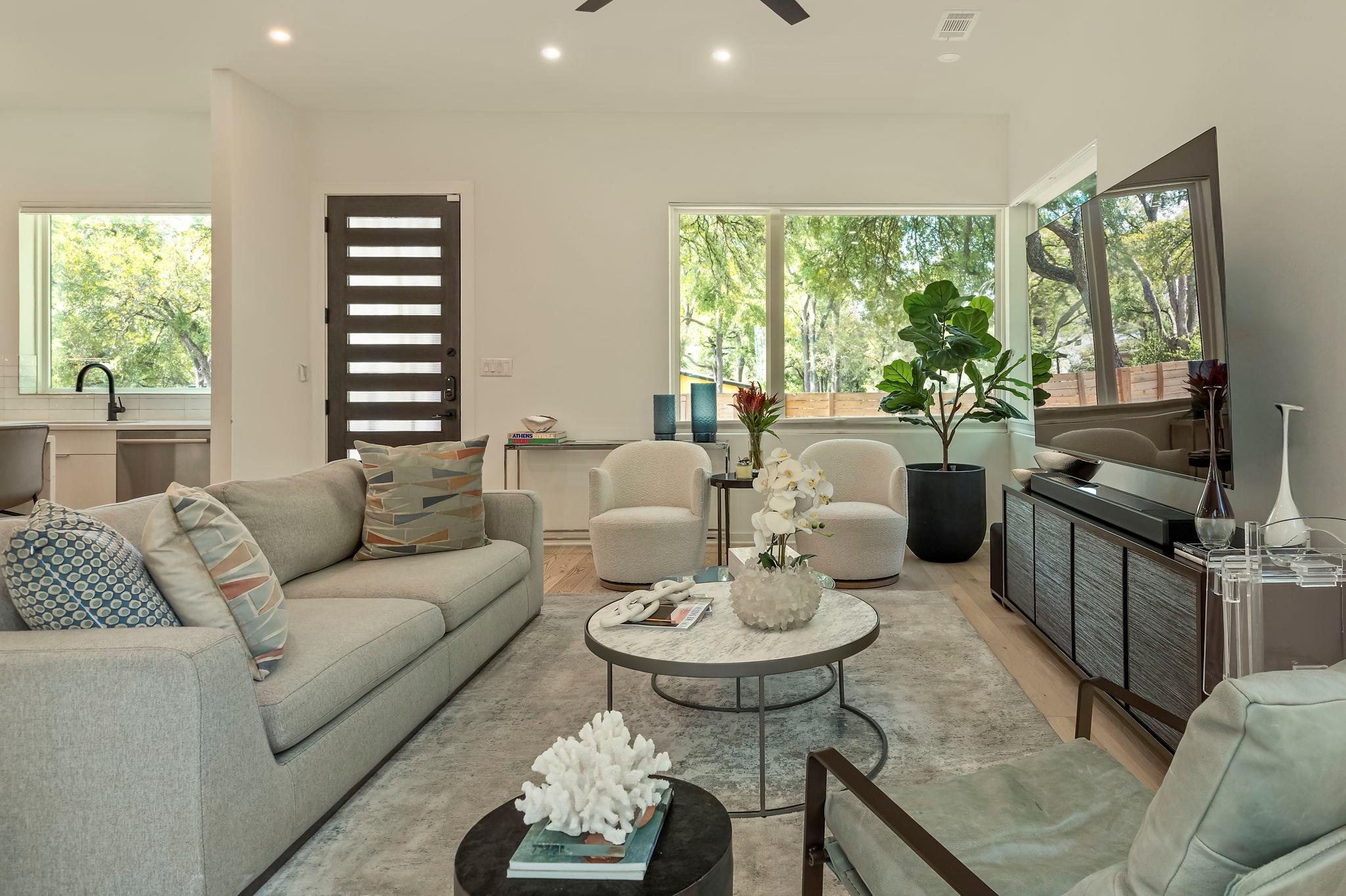 910 Nalide St # B, Austin, TX 78745