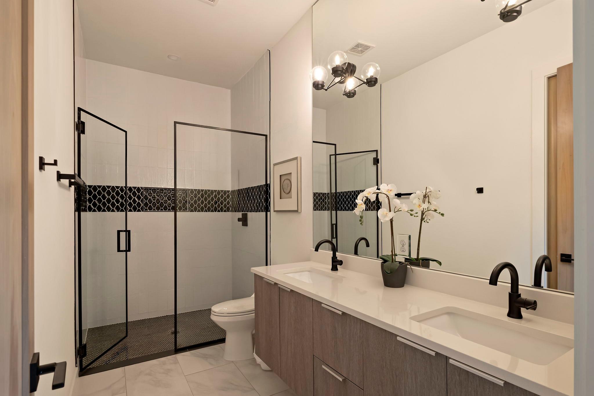 910 Nalide St # B, Austin, TX 78745