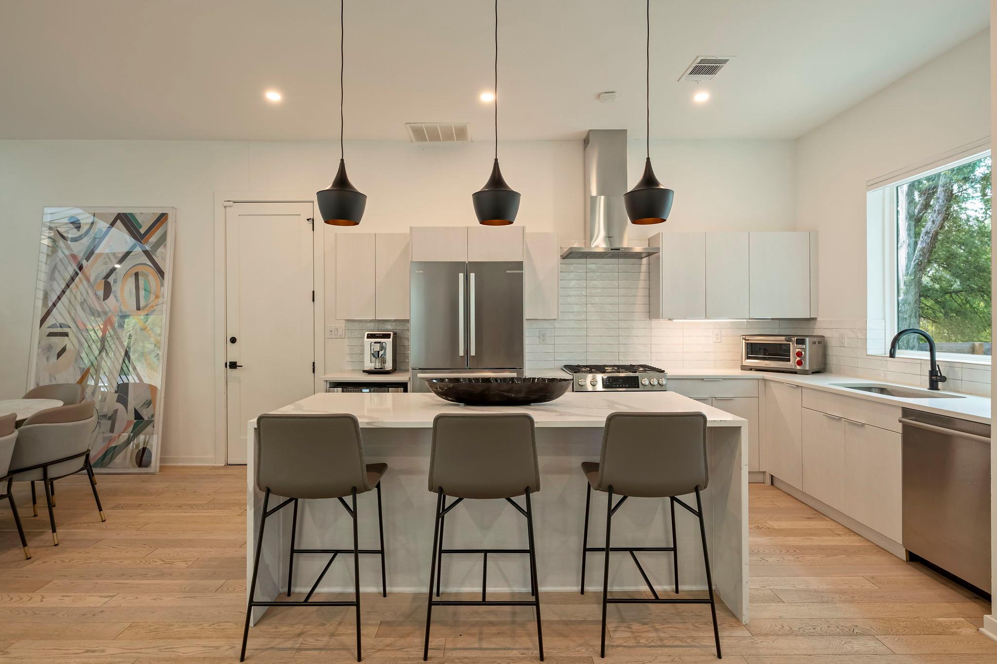 910 Nalide St # B, Austin, TX 78745