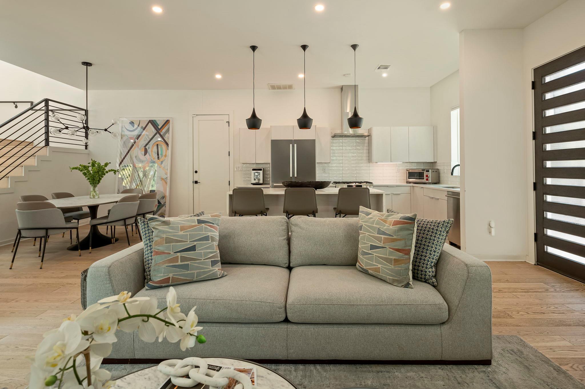 910 Nalide St # B, Austin, TX 78745