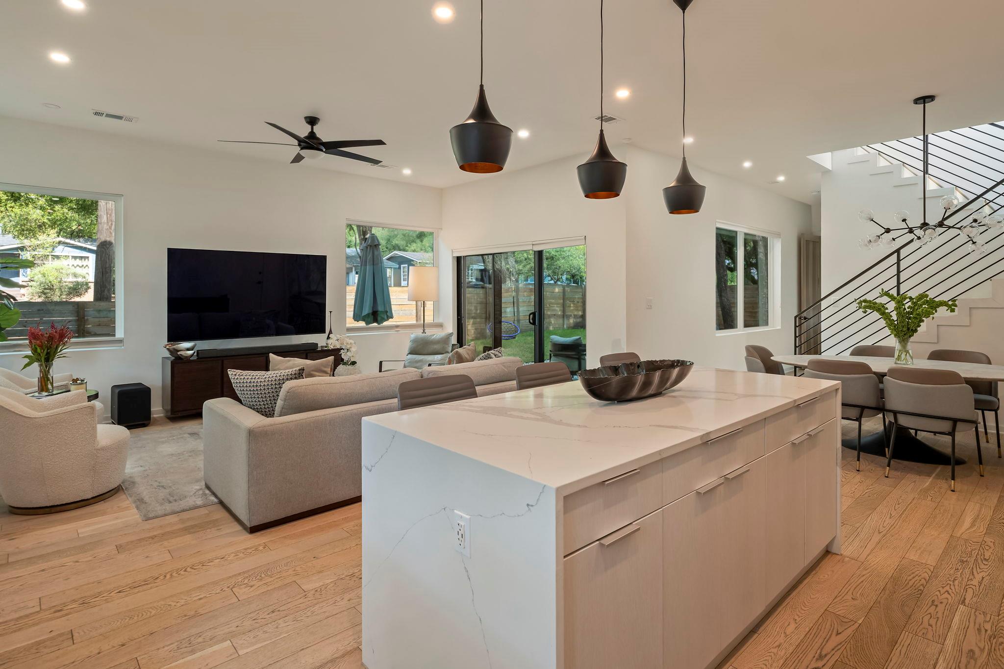 910 Nalide St # B, Austin, TX 78745