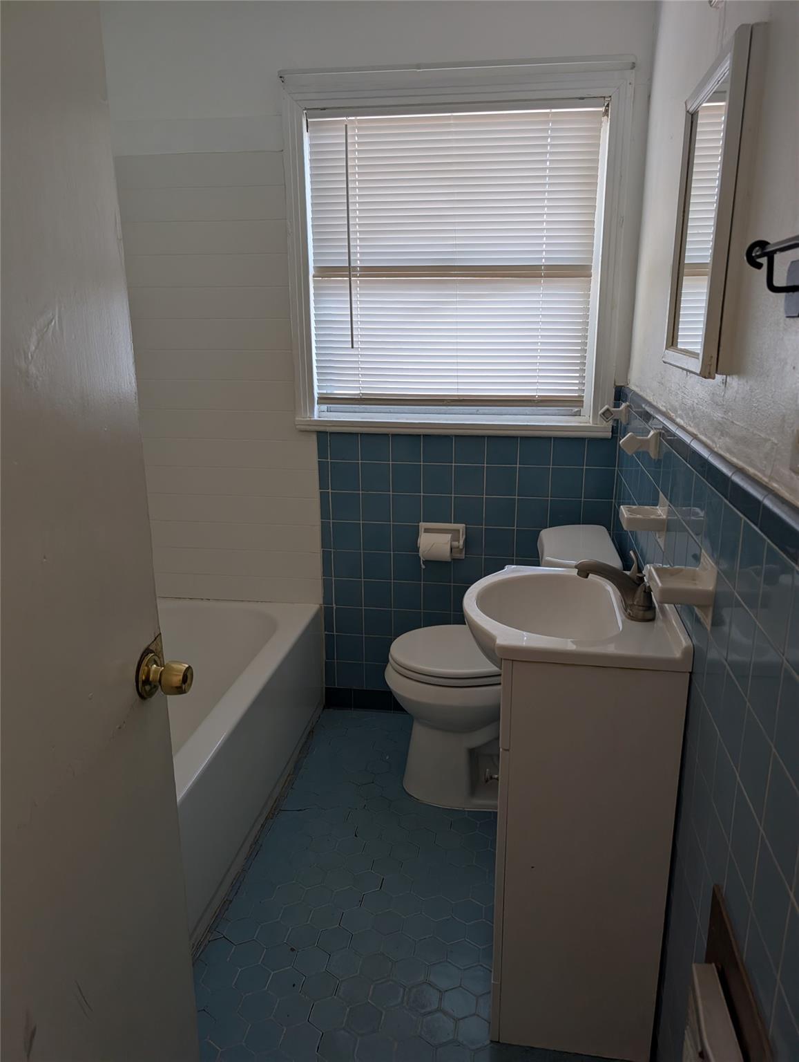 1814 Davis St, Taylor, TX 76574