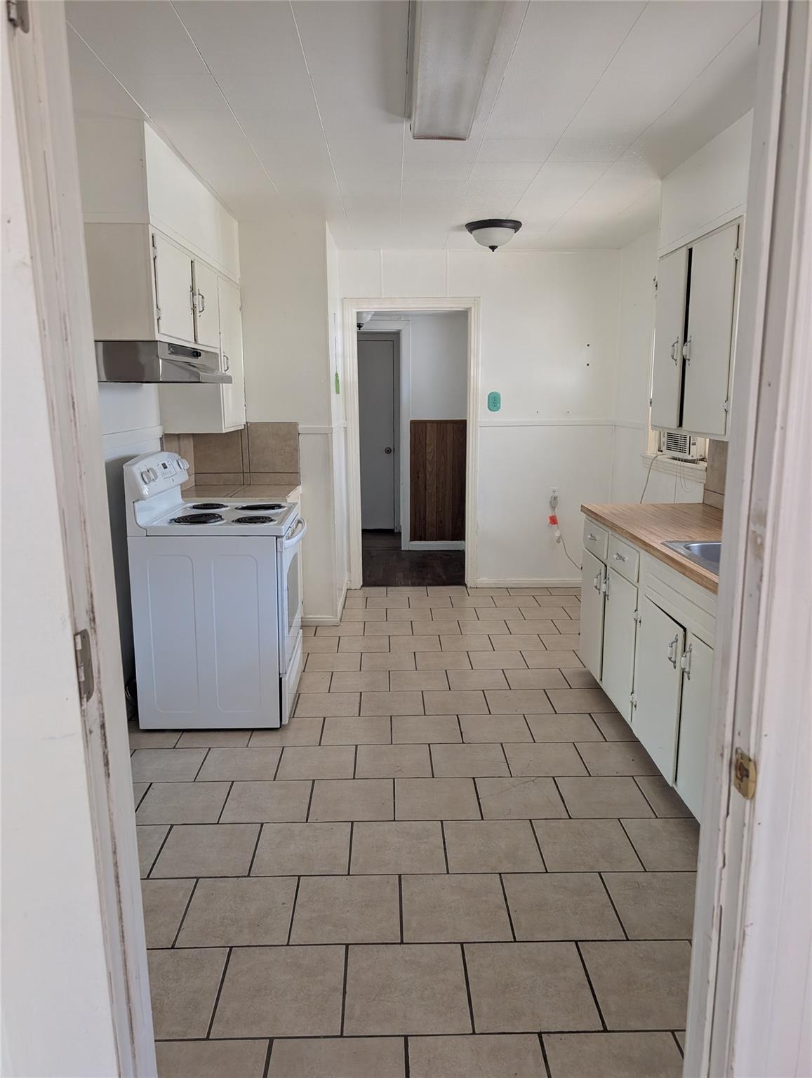 1814 Davis St, Taylor, TX 76574