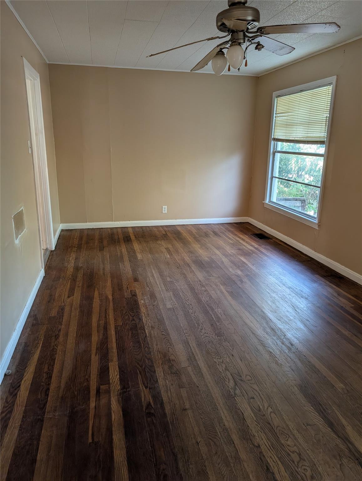 1814 Davis St, Taylor, TX 76574